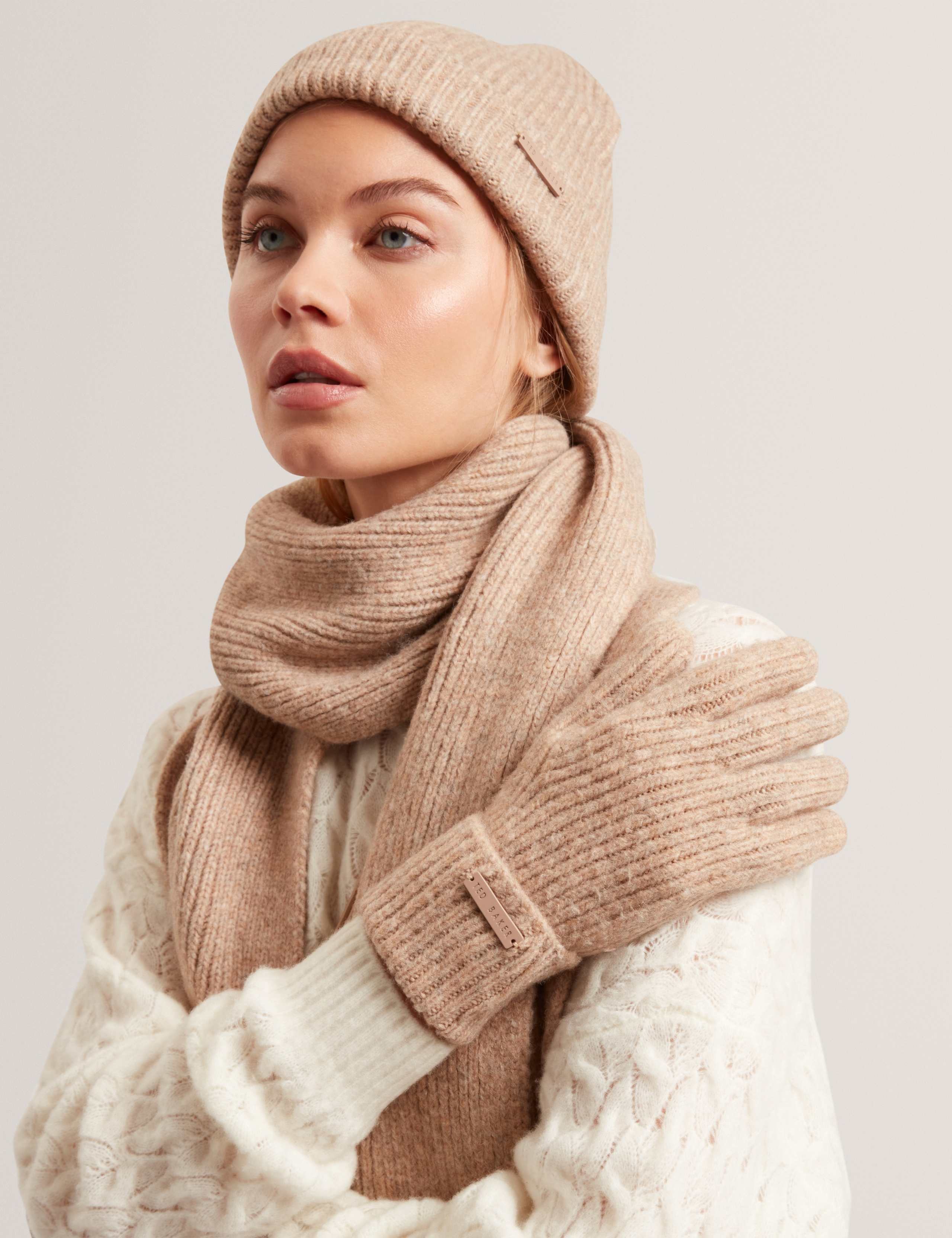 Knitted Gloves 4 of 4