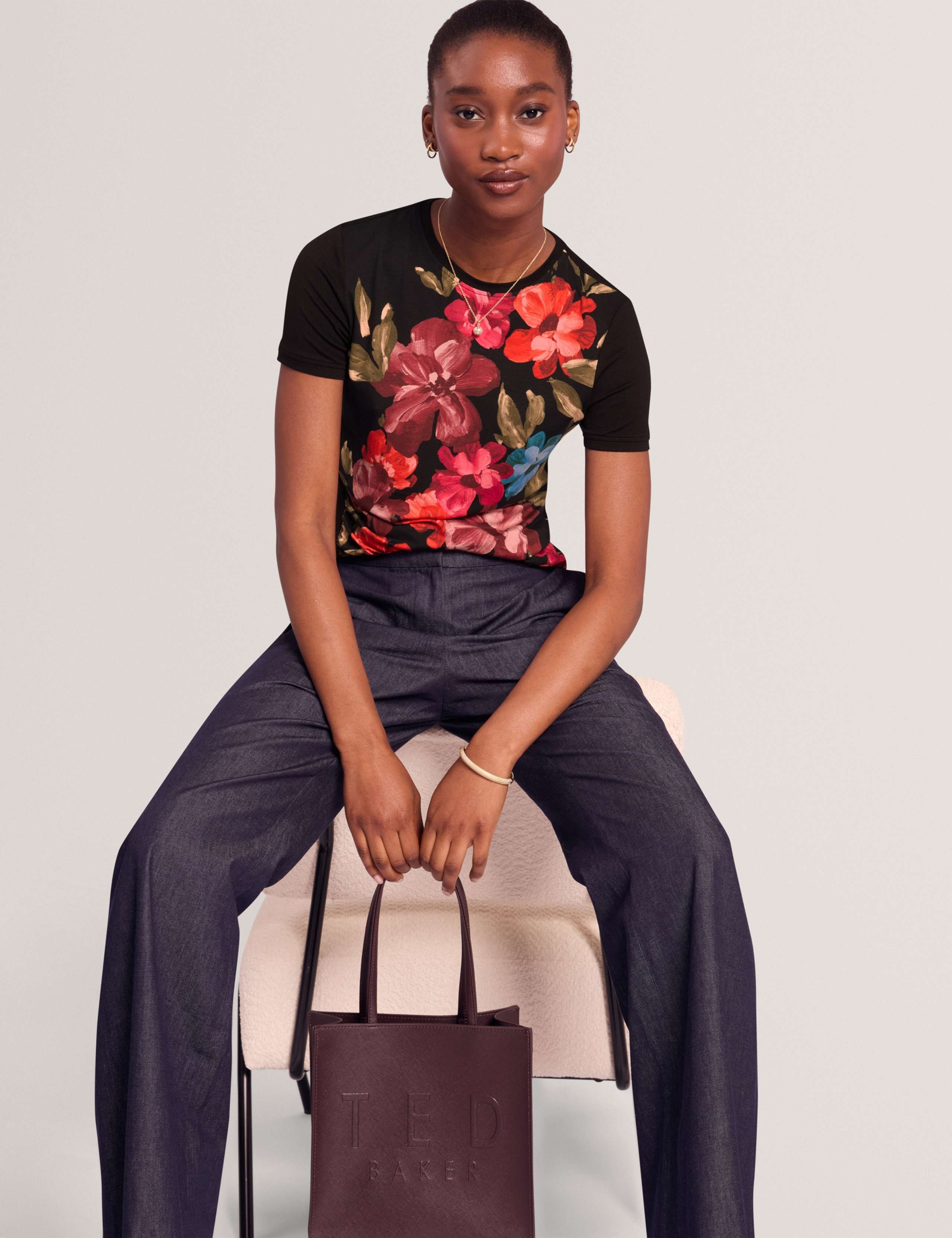 Floral Ruched Asymmetric Hem T-Shirt 3 of 7