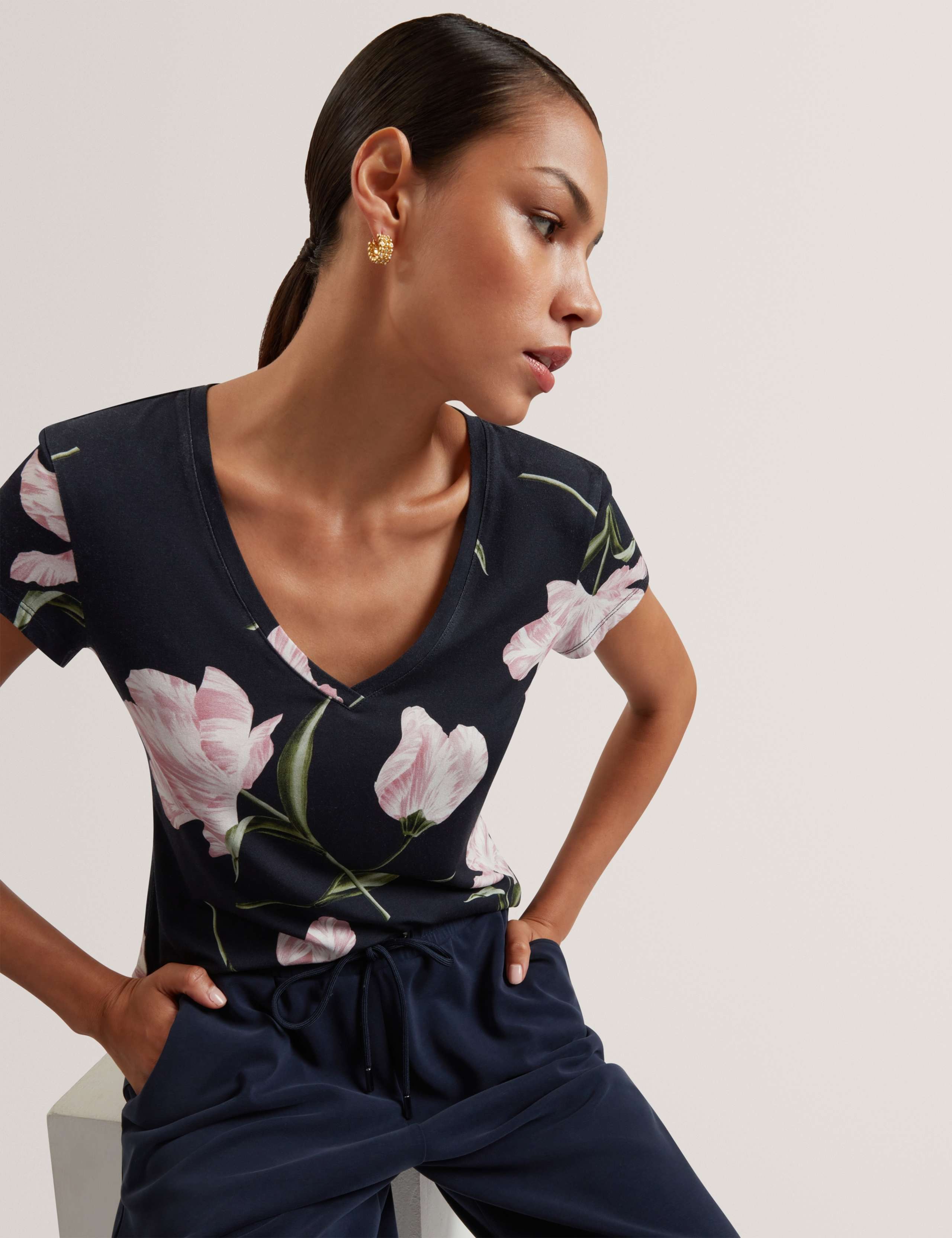 Floral V-Neck T-Shirt 4 of 7