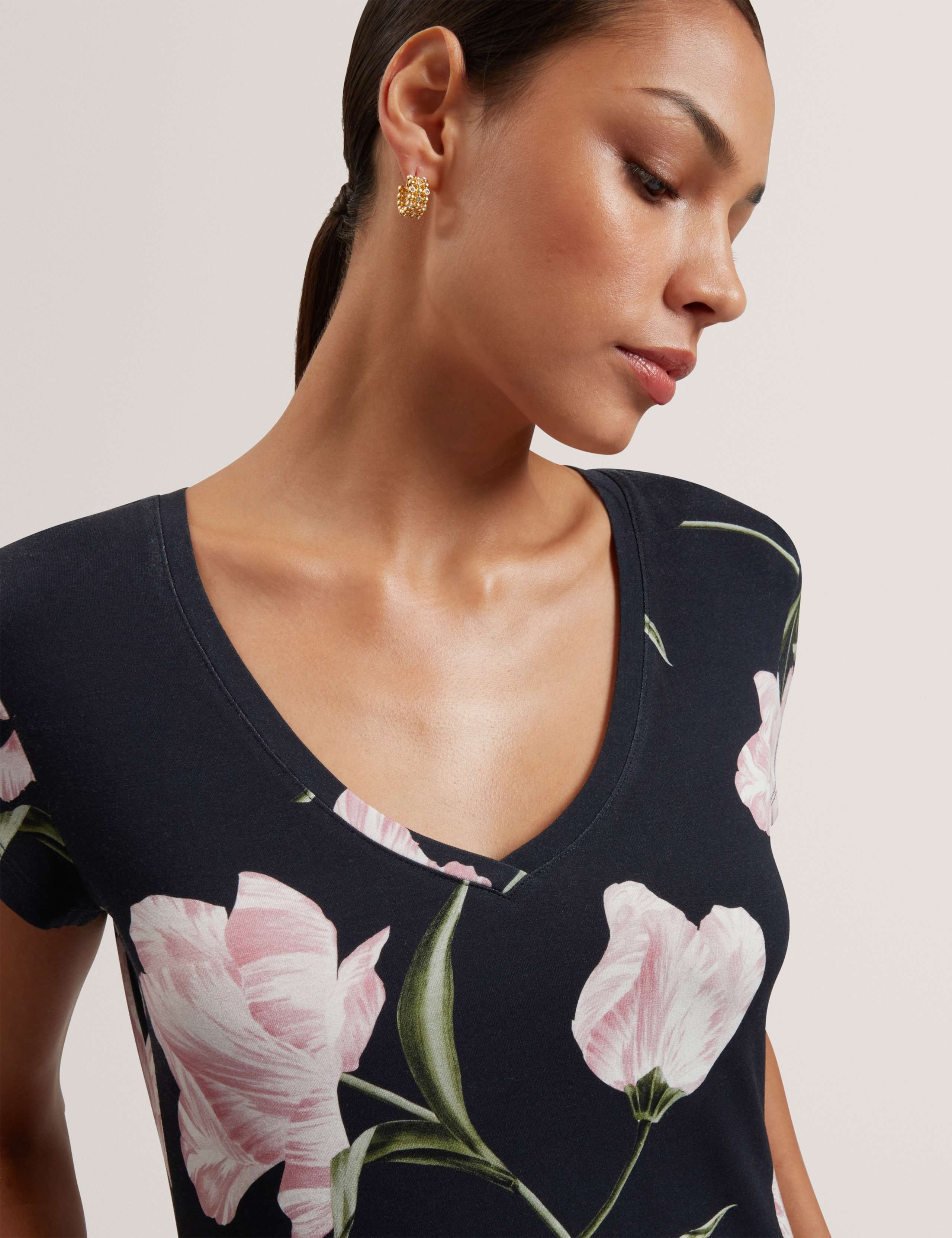 Floral V-Neck T-Shirt 5 of 7