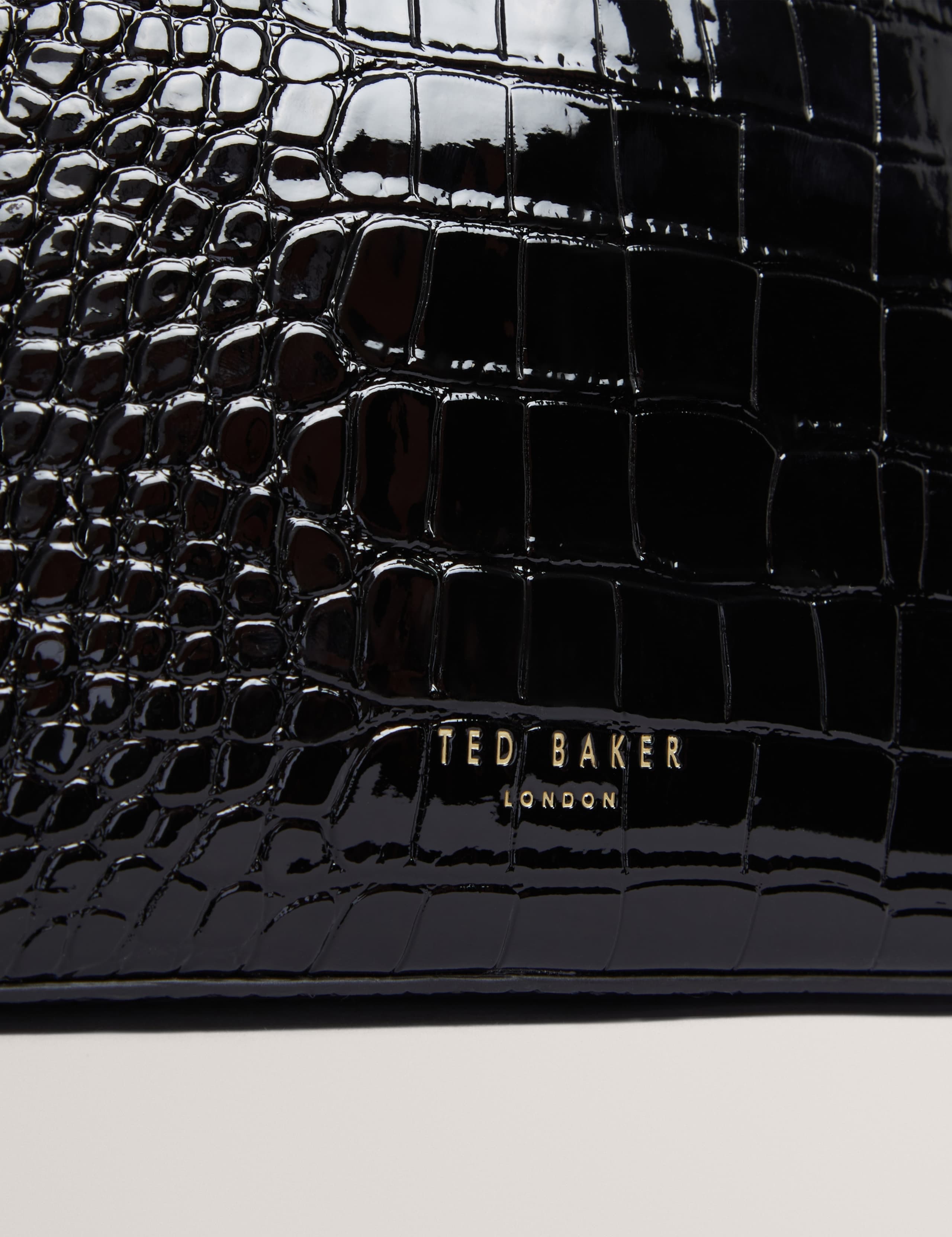 Croc Effect Wash Bag 2 of 3