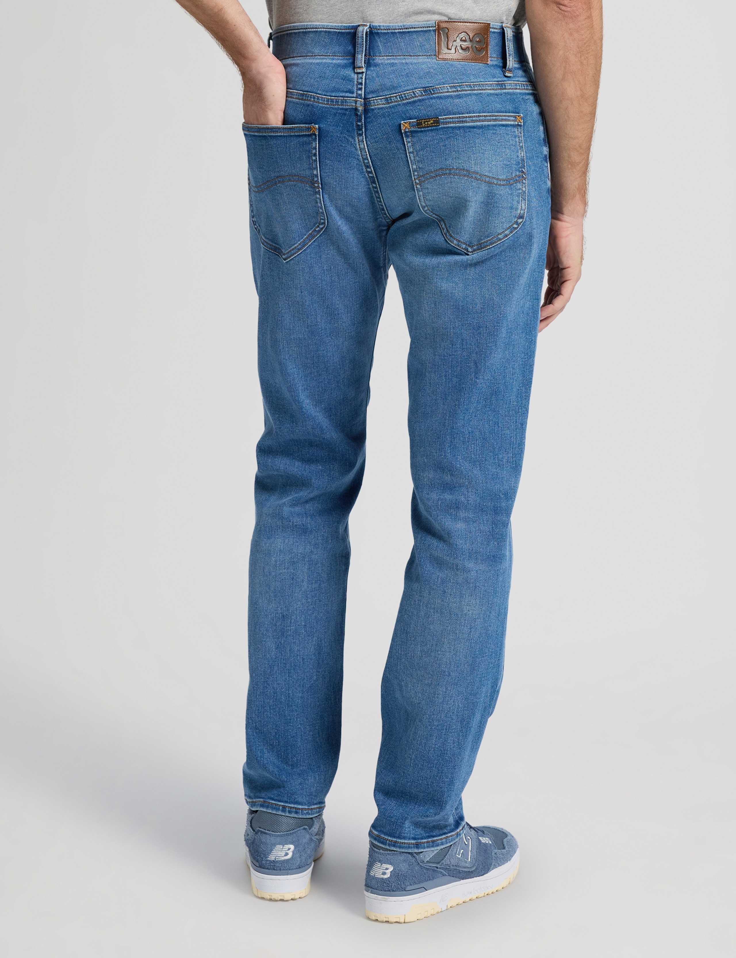 Straight Fit Vintage Wash 5 Pocket Jeans 3 of 6