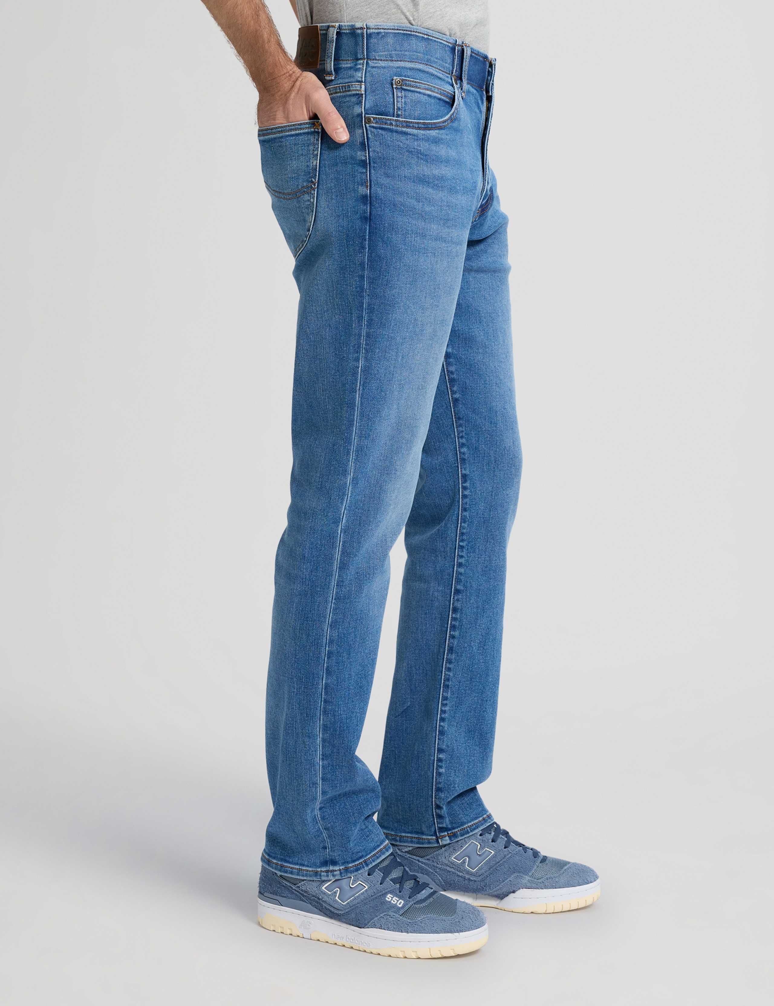 Straight Fit Vintage Wash 5 Pocket Jeans 4 of 6
