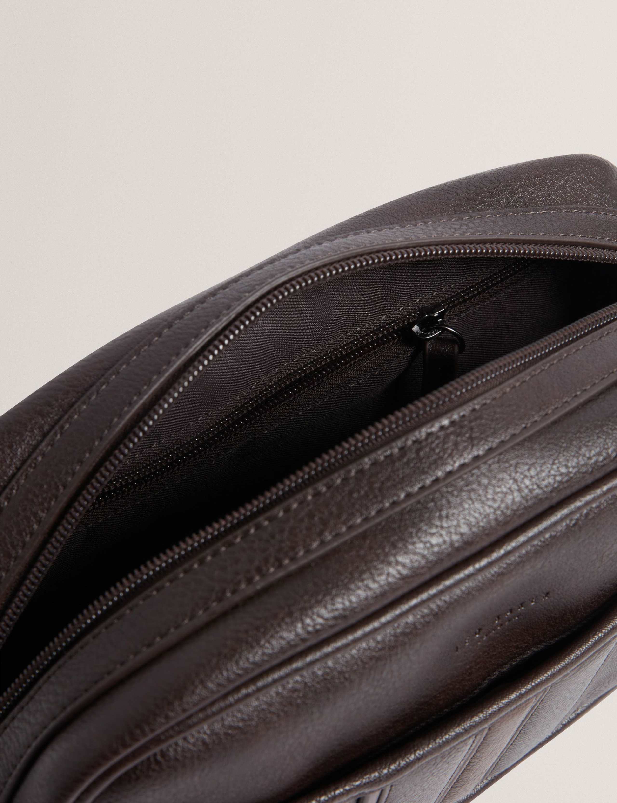 Stripe Washbag 2 of 4