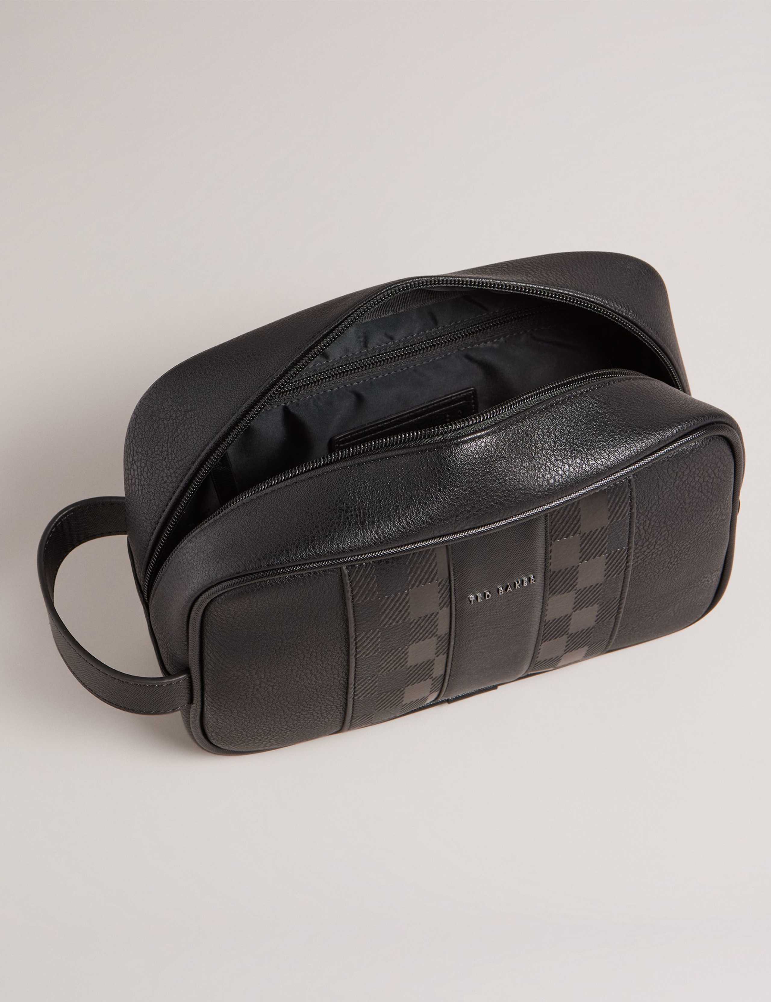 Checked Pebble Grain Washbag 2 of 4