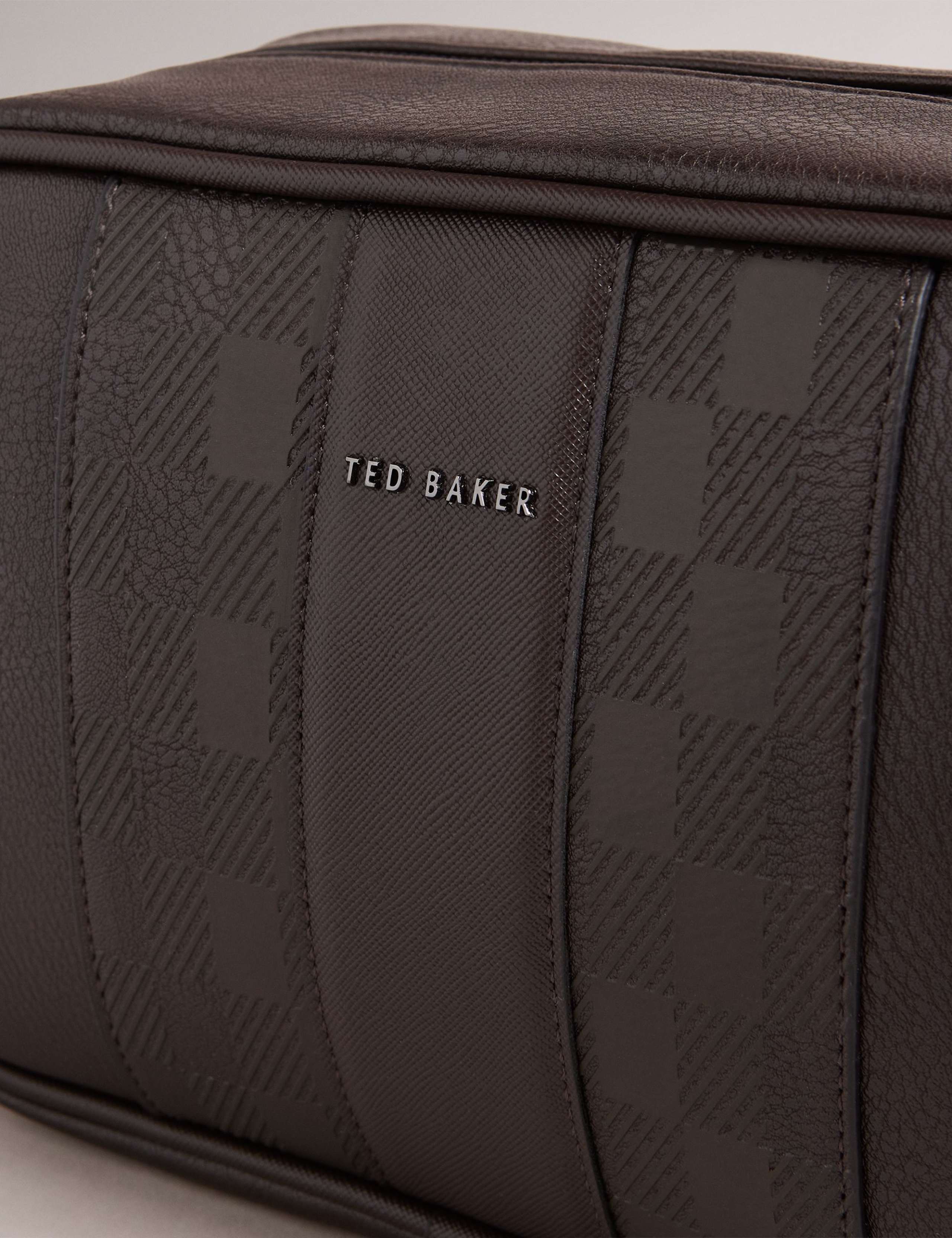 Checked Pebble Grain Washbag 3 of 4