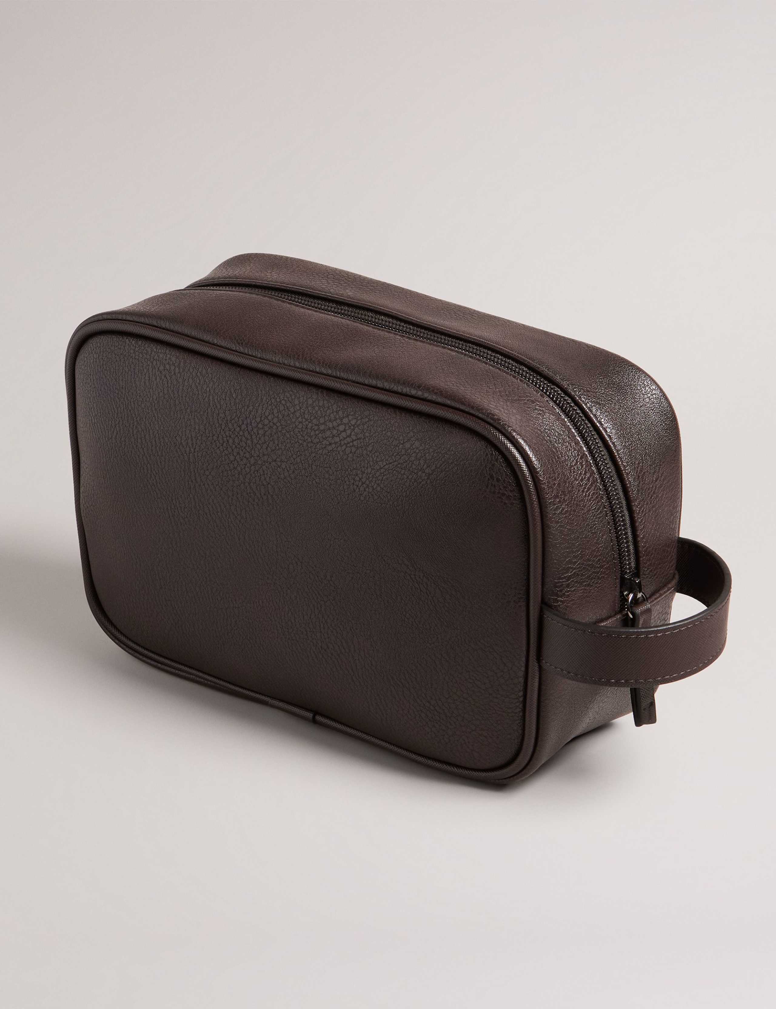 Checked Pebble Grain Washbag 4 of 4