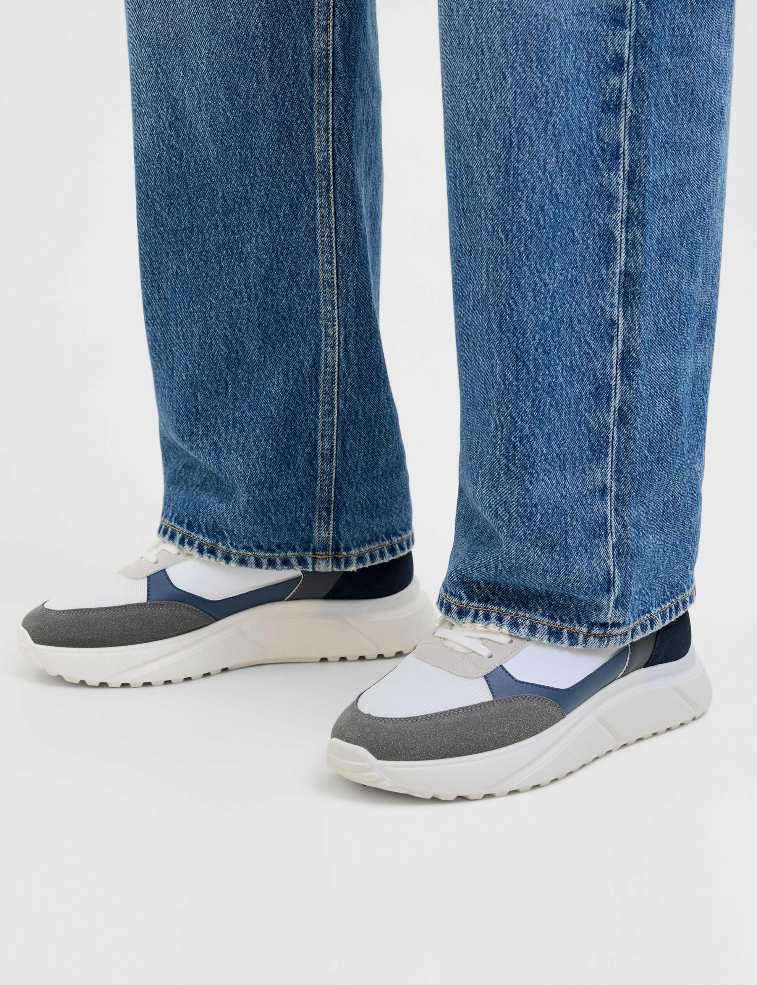 Walking Shoes 7 of 7