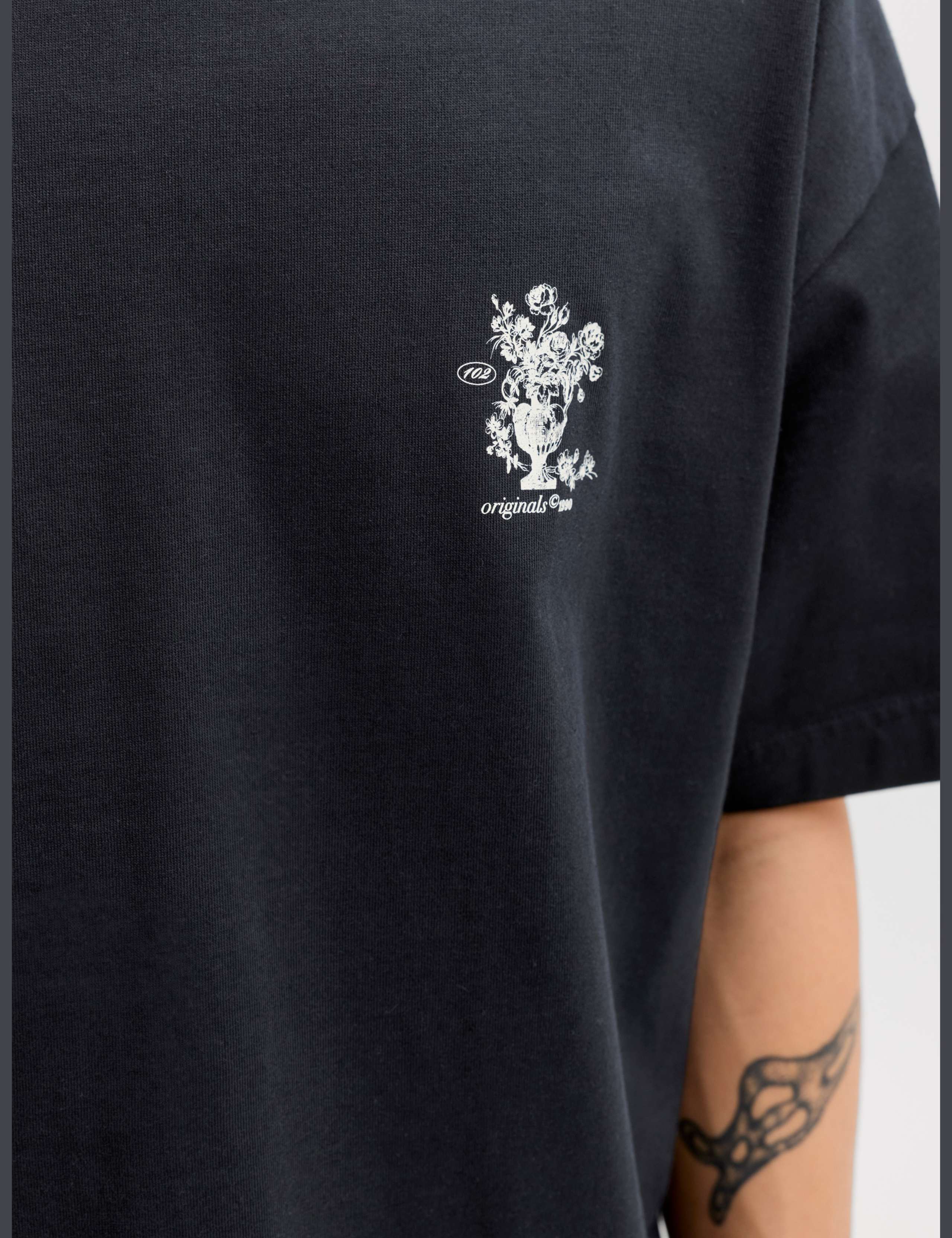 Pure Cotton Back Graphic T-Shirt 6 of 8