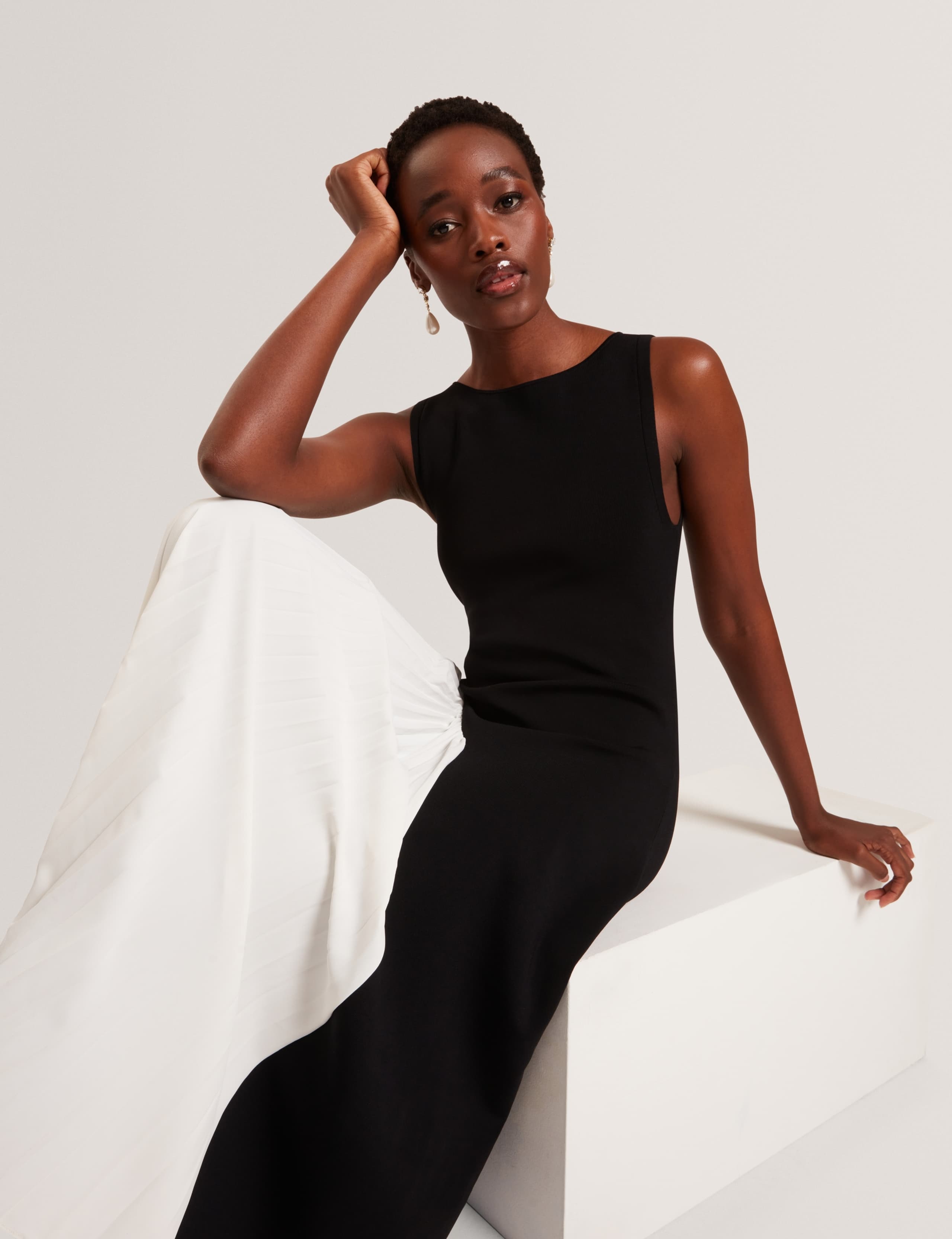 Knitted Contrast Panel Pleated Maxi Dress 3 of 7