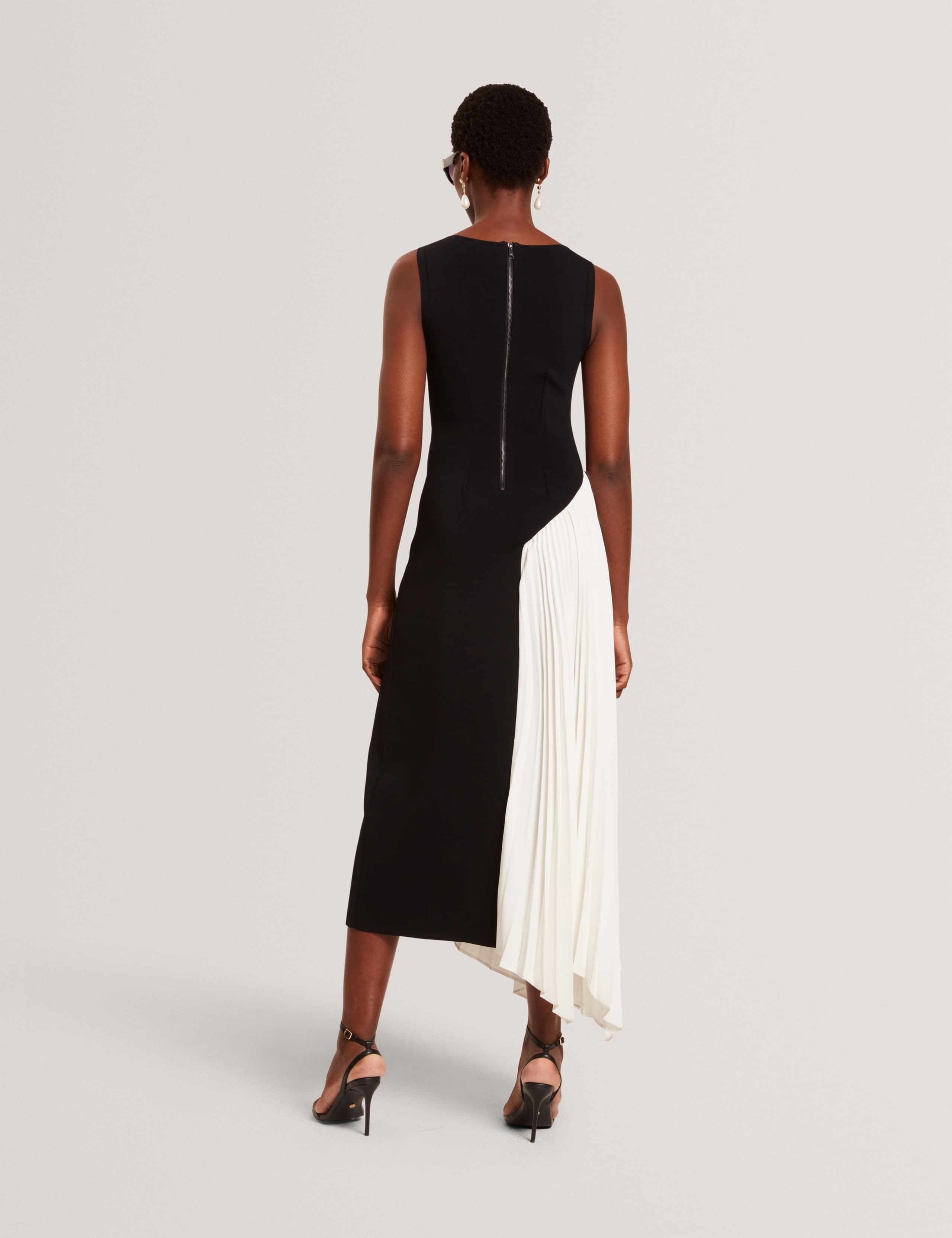 Knitted Contrast Panel Pleated Maxi Dress 4 of 7