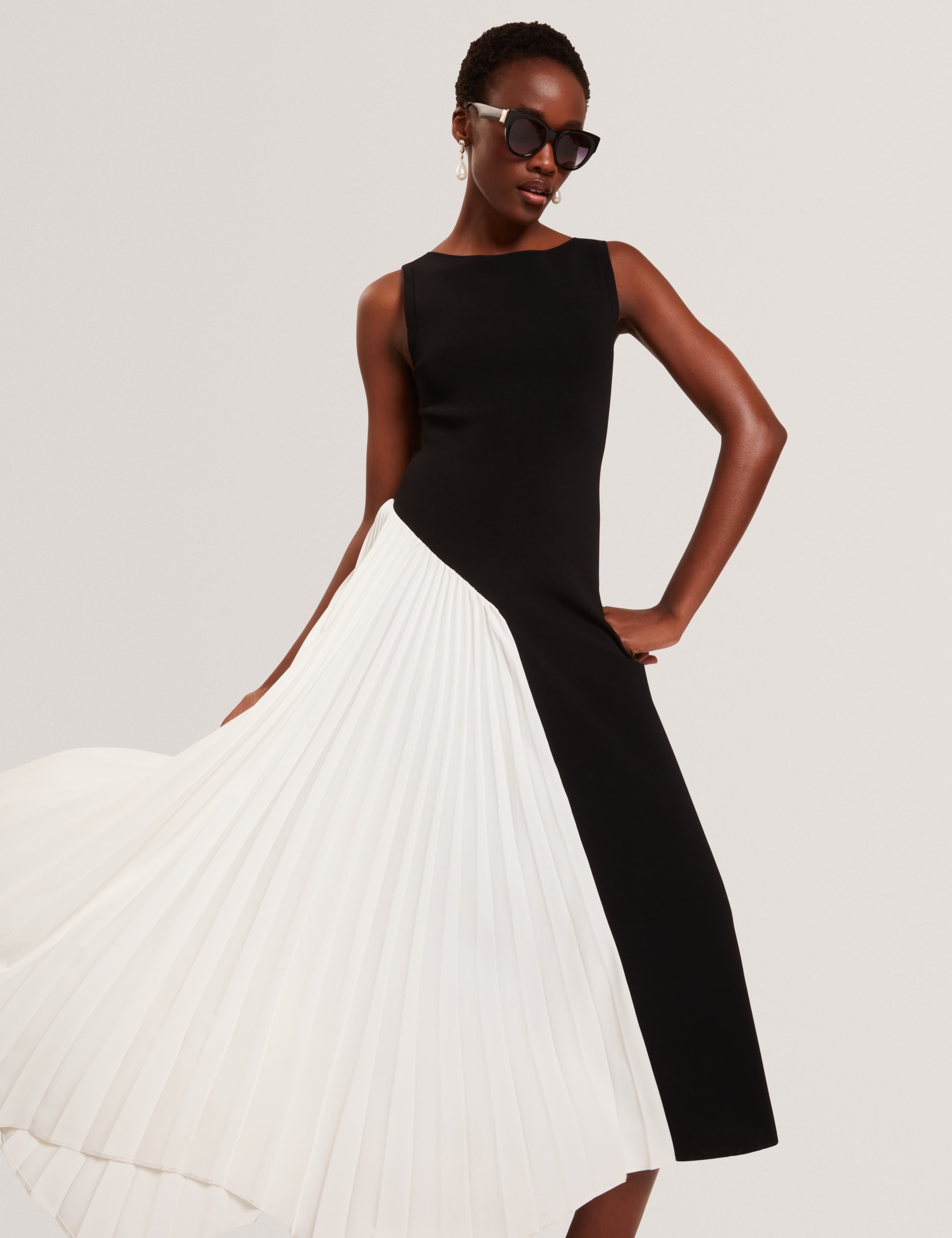 Knitted Contrast Panel Pleated Maxi Dress 5 of 7