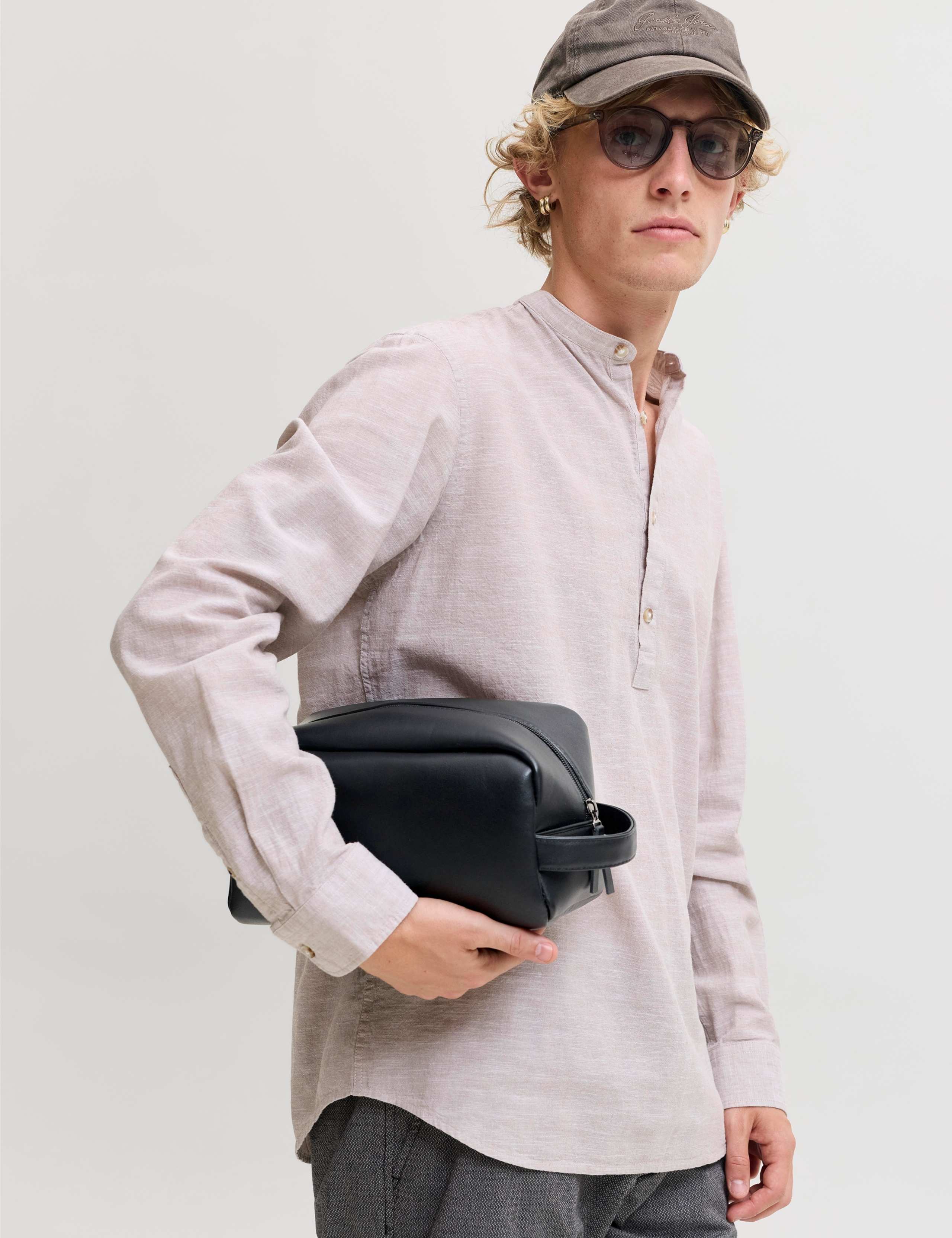 Wash Bag 2 of 7