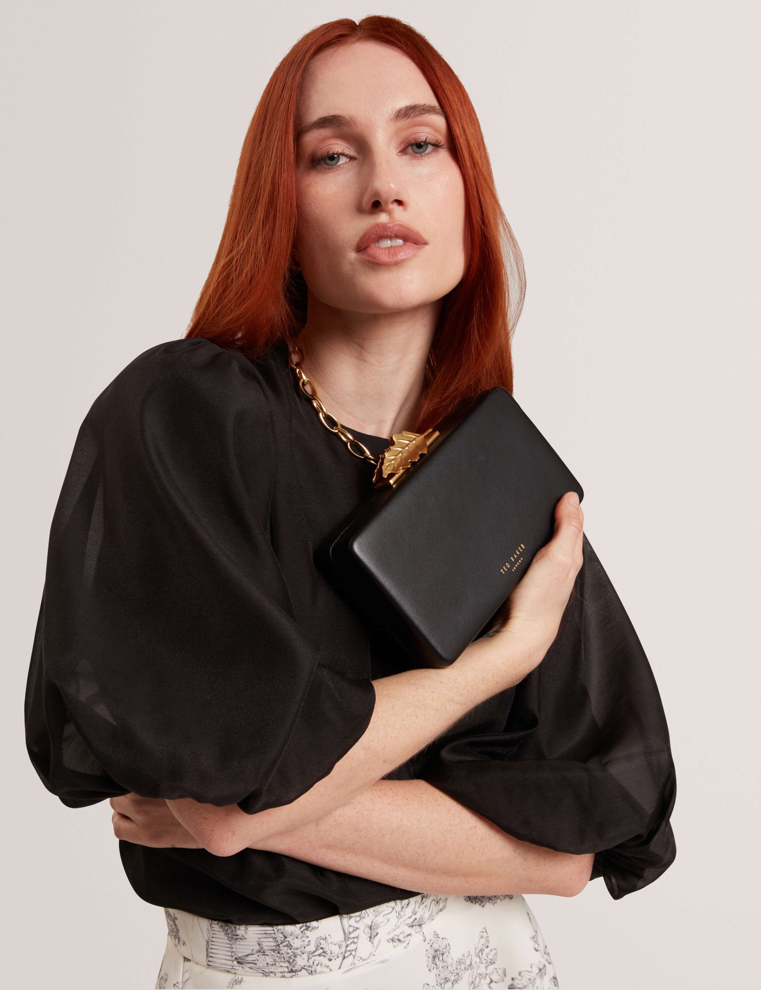 Leaf Detail Chain Strap Clutch Bag 2 of 5