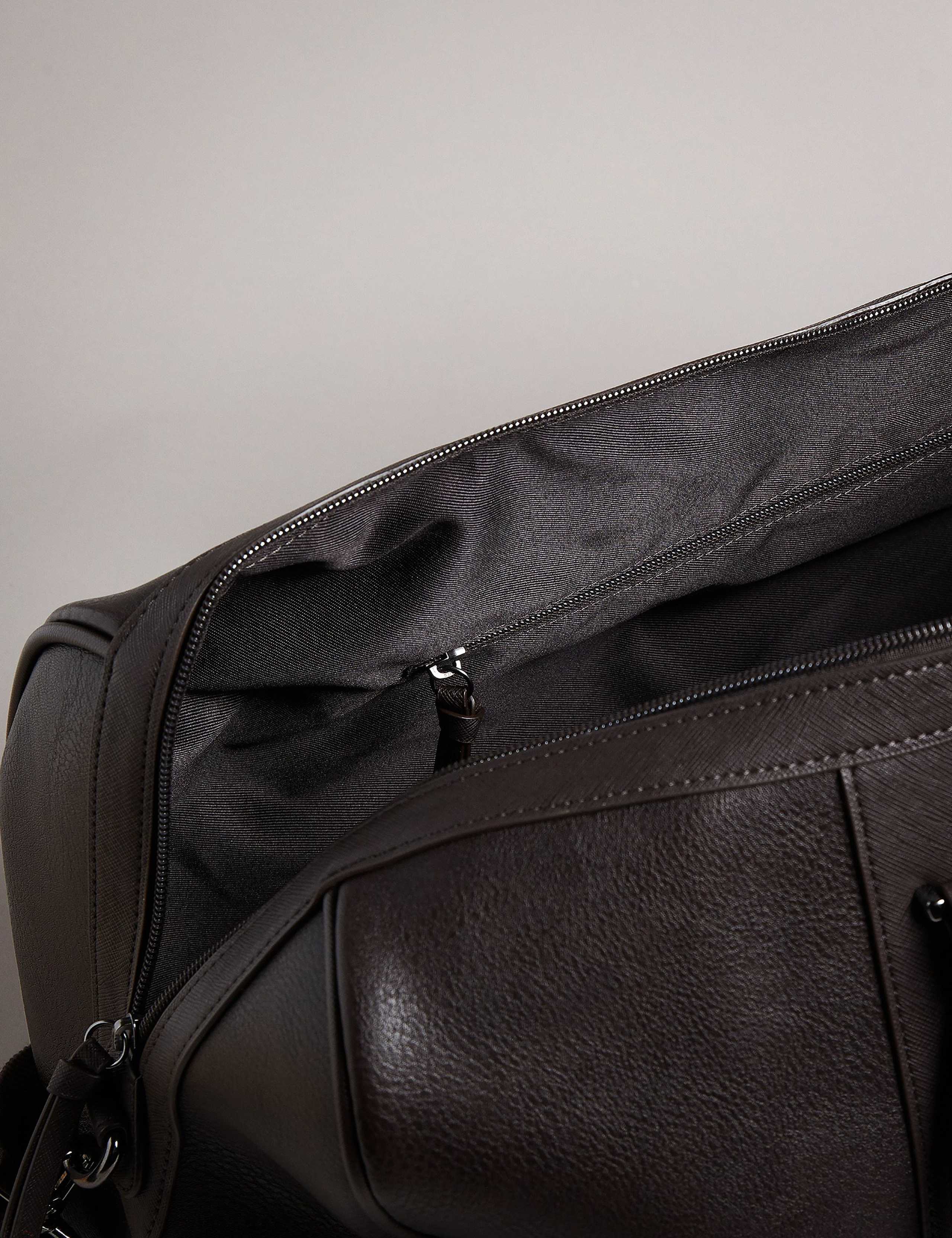 Striped Weekend Bag 3 of 5