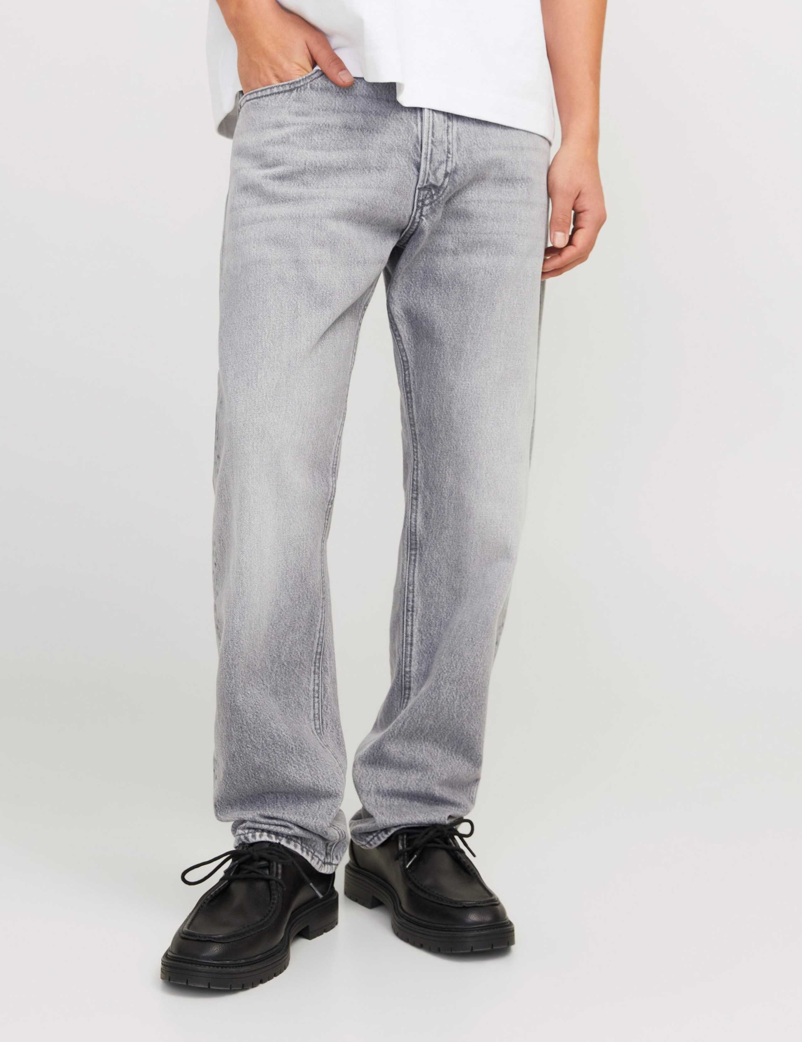 Relaxed Fit 5 Pocket Jeans 2 of 7