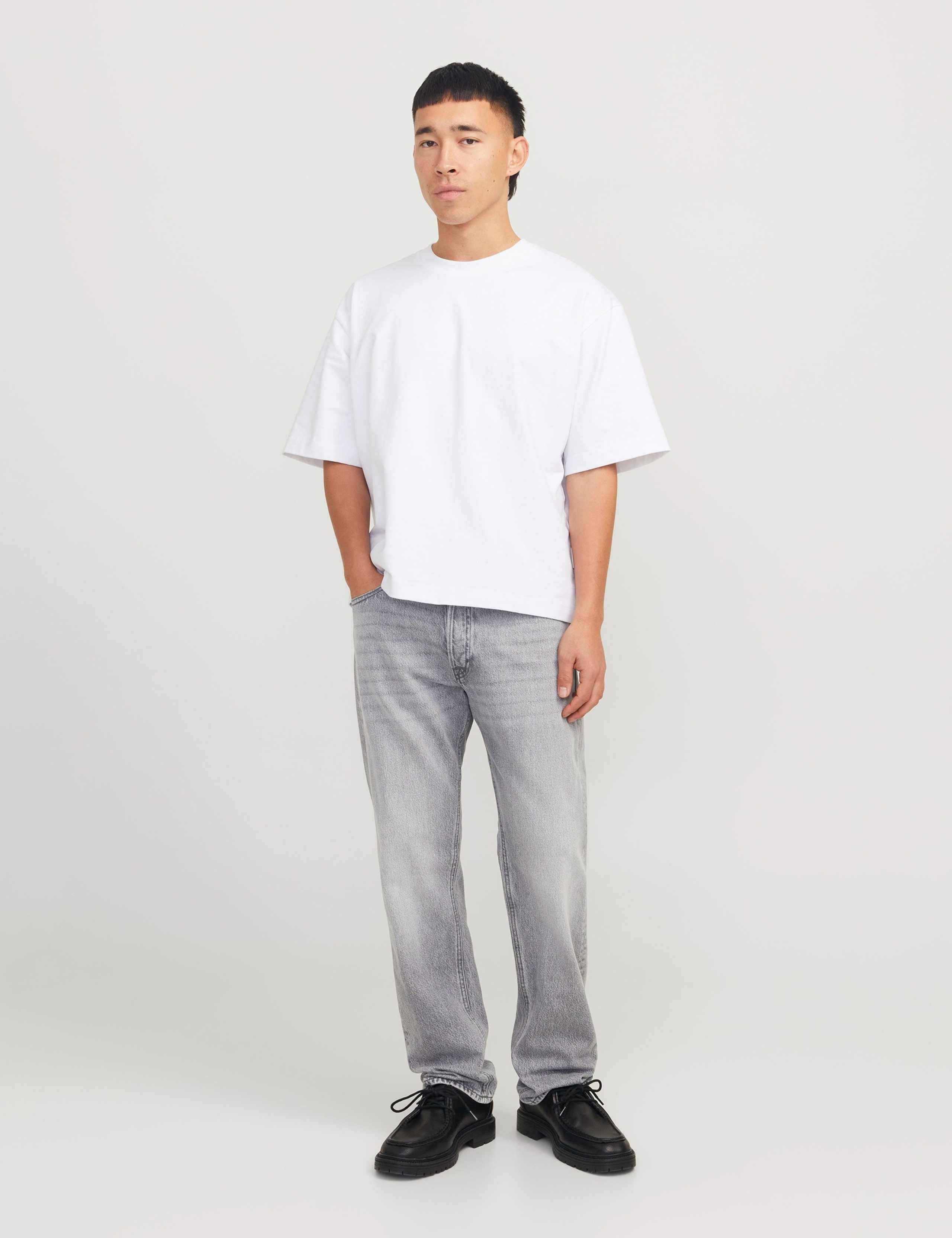 Relaxed Fit 5 Pocket Jeans 3 of 7