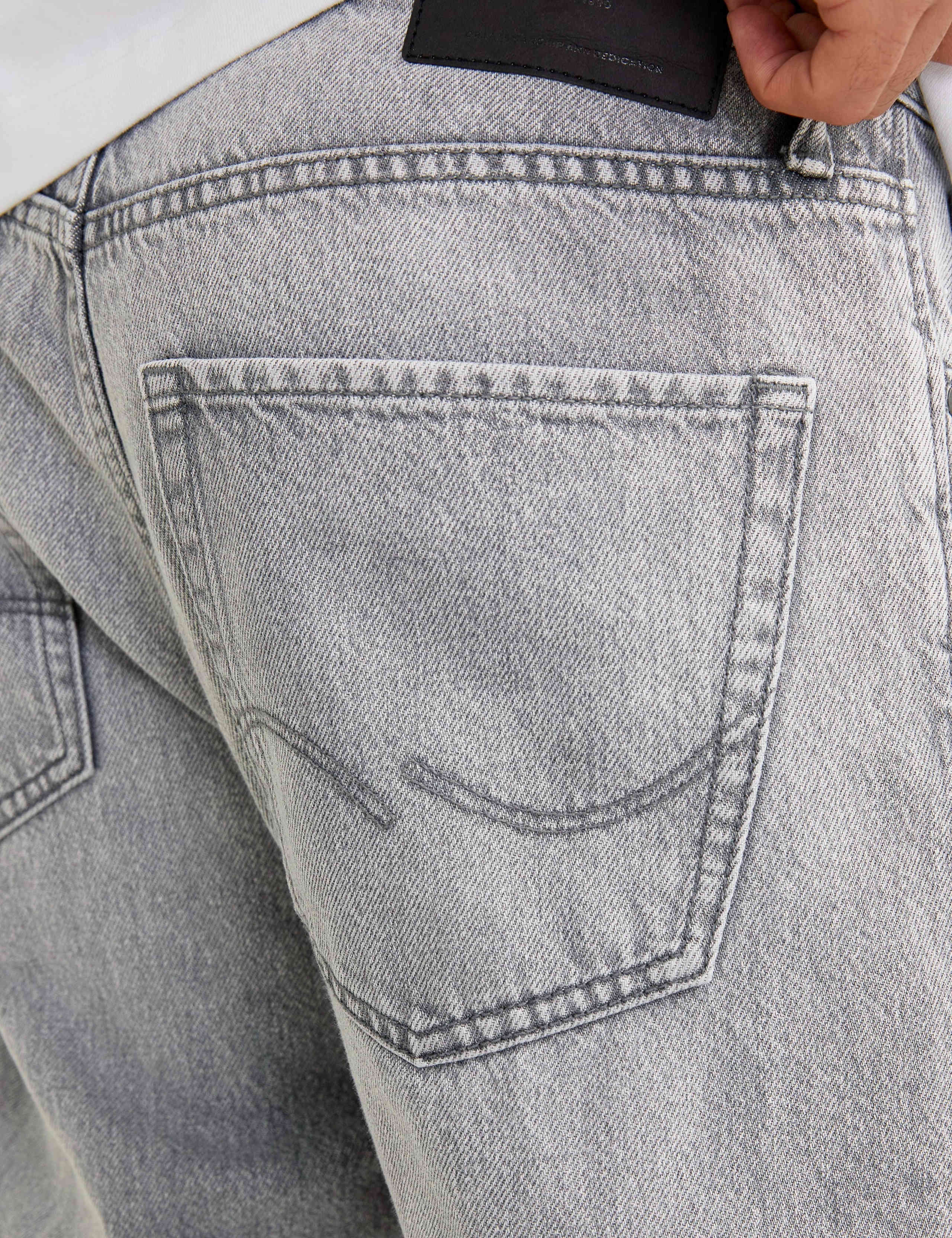 Relaxed Fit 5 Pocket Jeans 7 of 7
