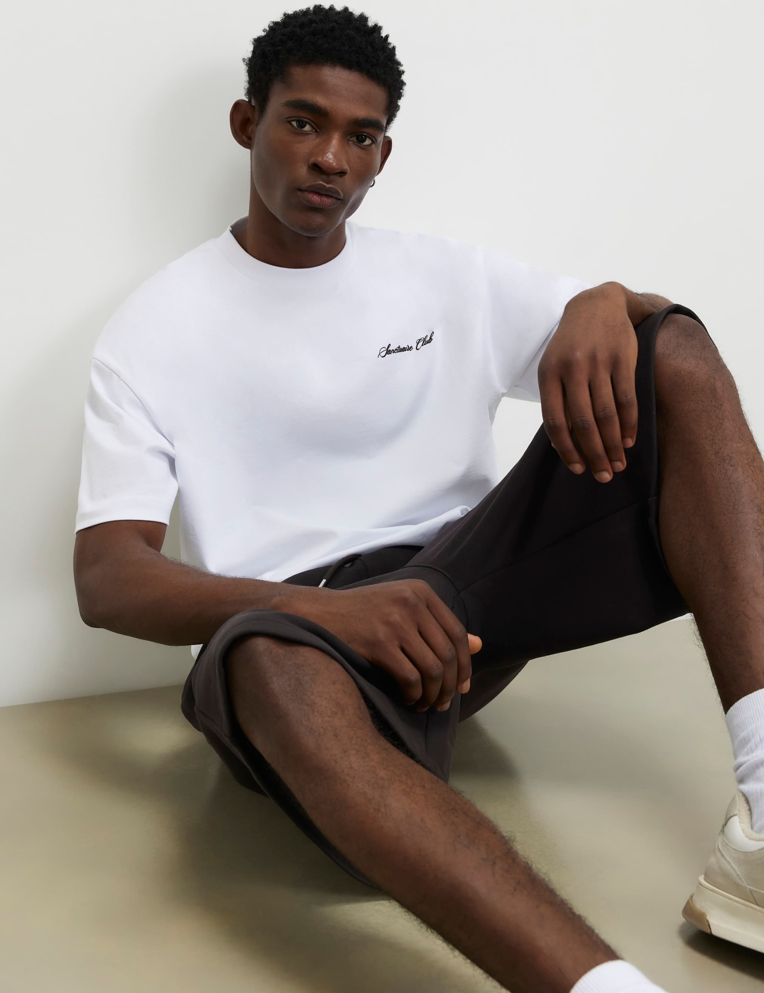 Oversized Pure Cotton Graphic T-Shirt 3 of 6