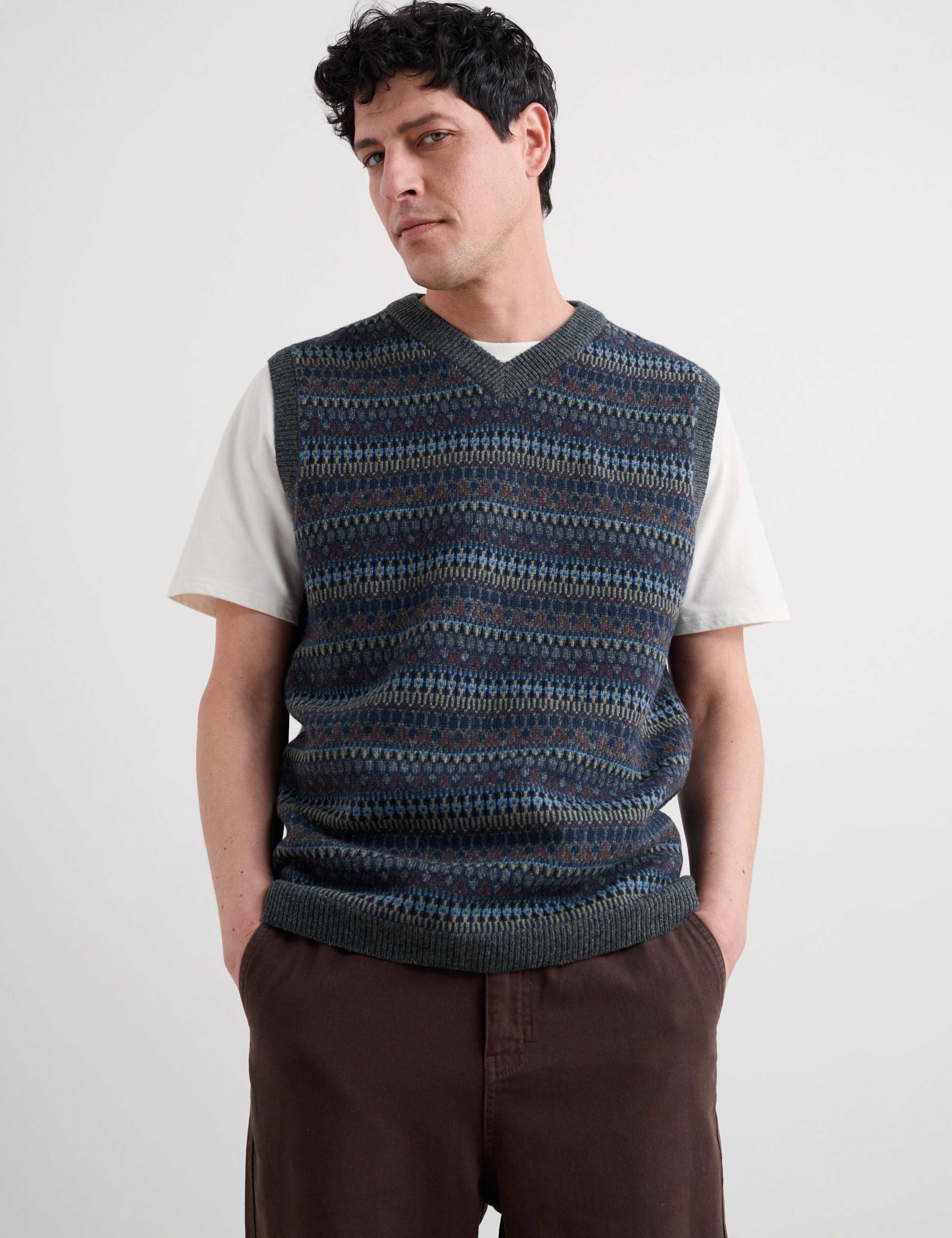 Wool Rich Patterned V-Neck Knitted Vest 3 of 5