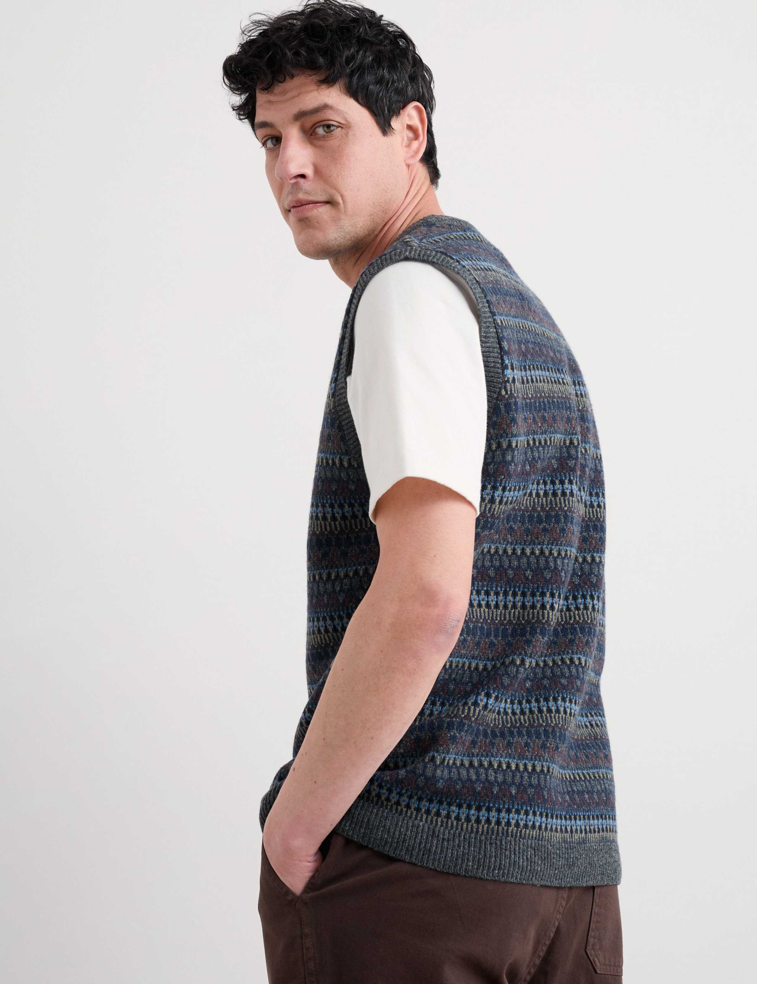 Wool Rich Patterned V-Neck Knitted Vest 4 of 5