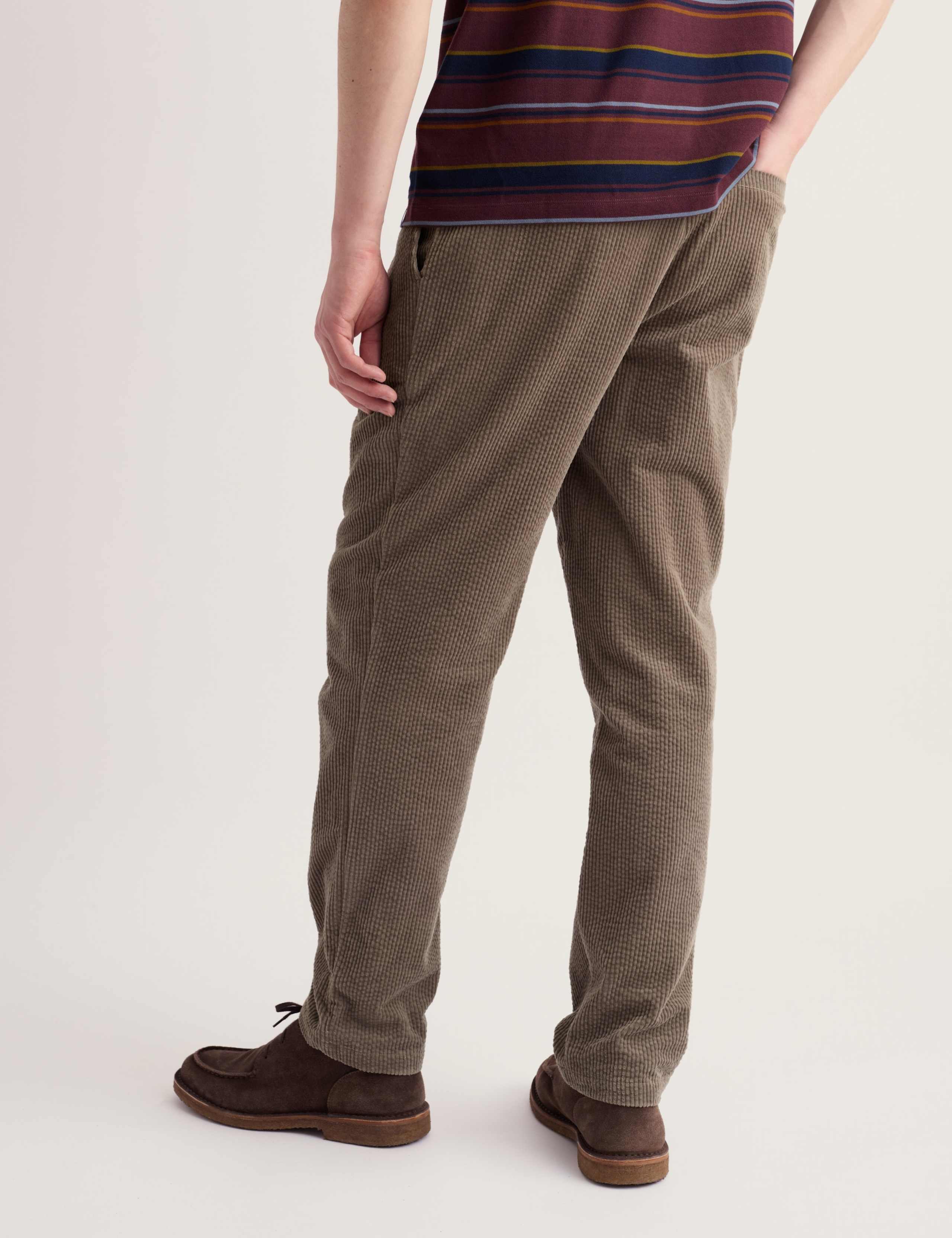 Men's Yeoman Relaxed Tapered Corduroy Trousers 3 of 5