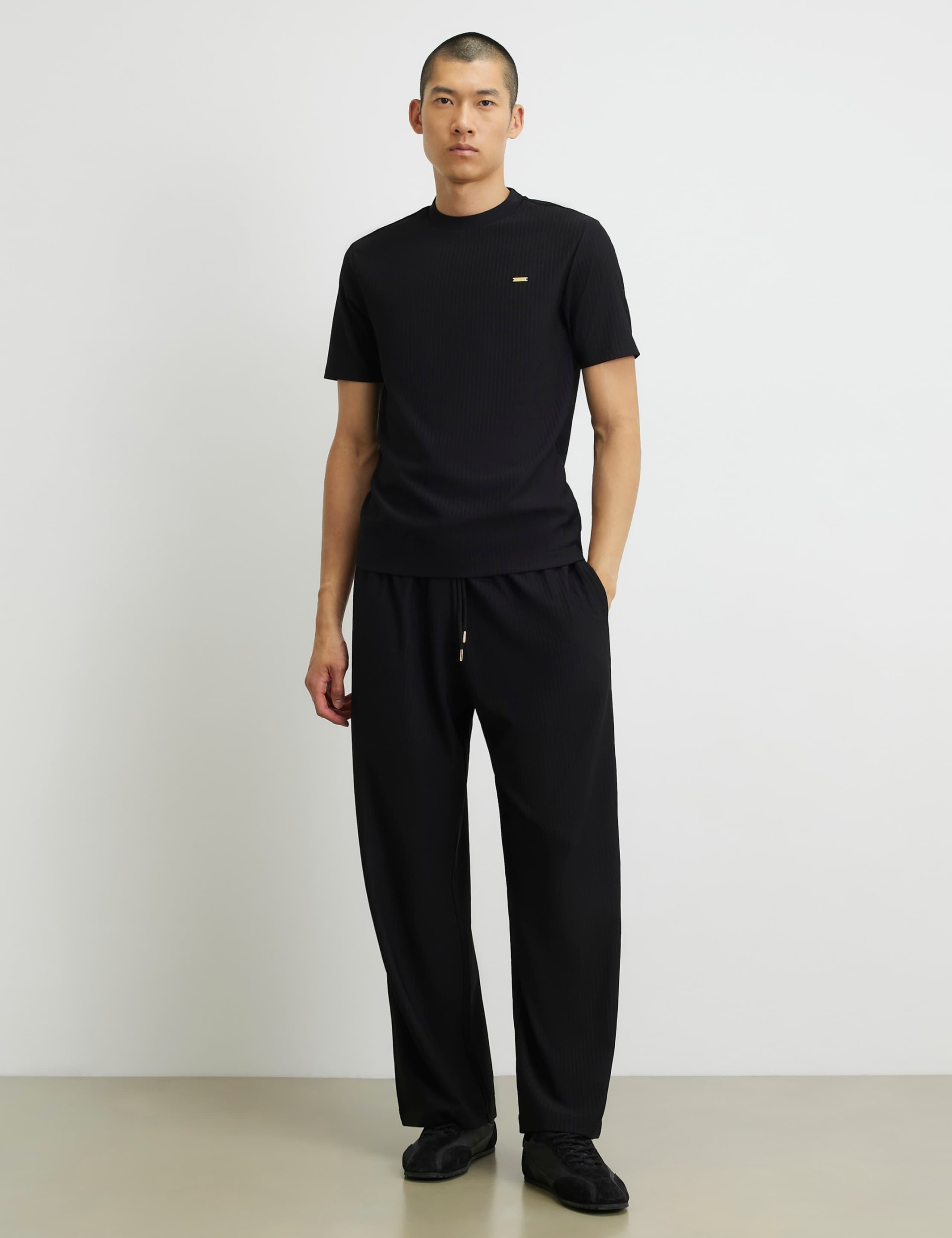 Slim Fit Textured Crew Neck Short Sleeve T-Shirt 2 of 6