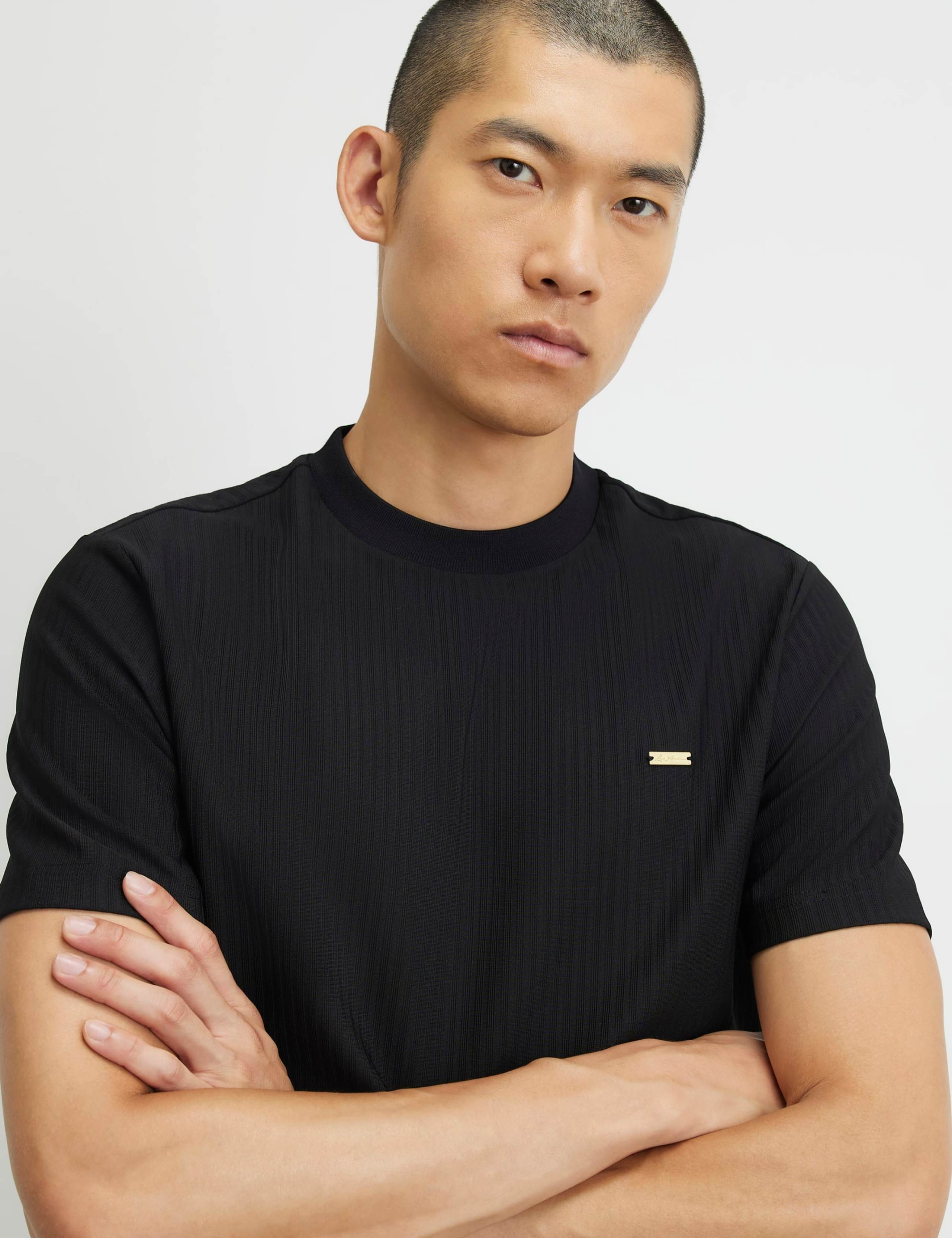 Slim Fit Textured Crew Neck Short Sleeve T-Shirt 4 of 6