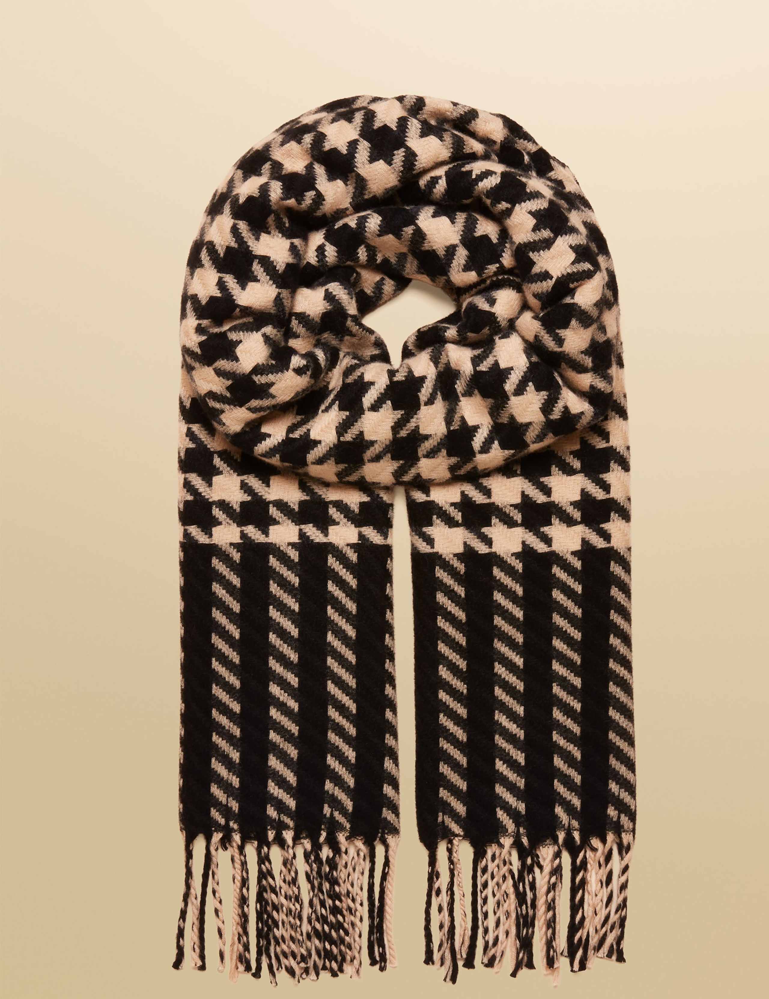 Houndstooth Fringed Scarf 2 of 6