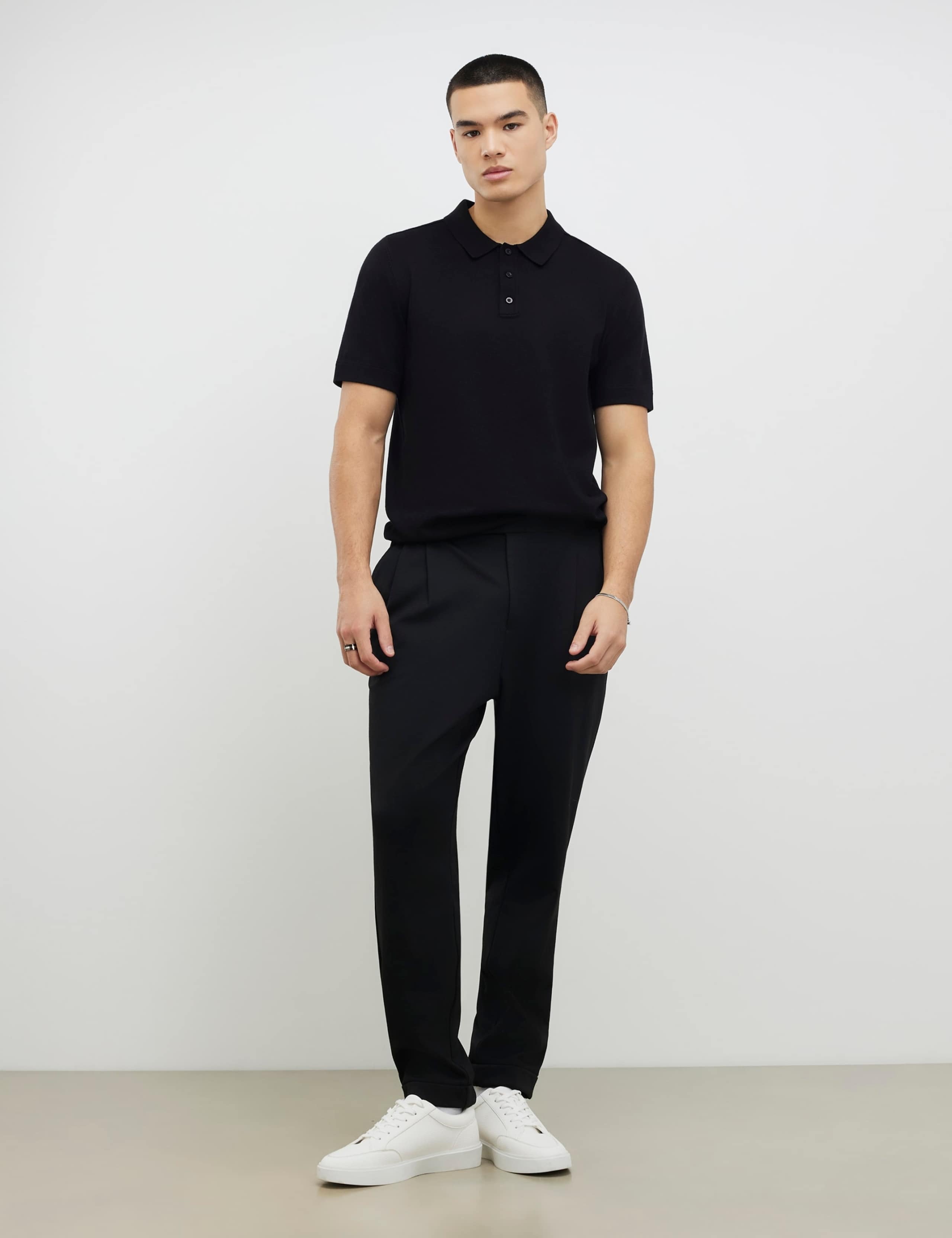 Short Sleeve Collared Neck Knitted Polo Shirt 2 of 6