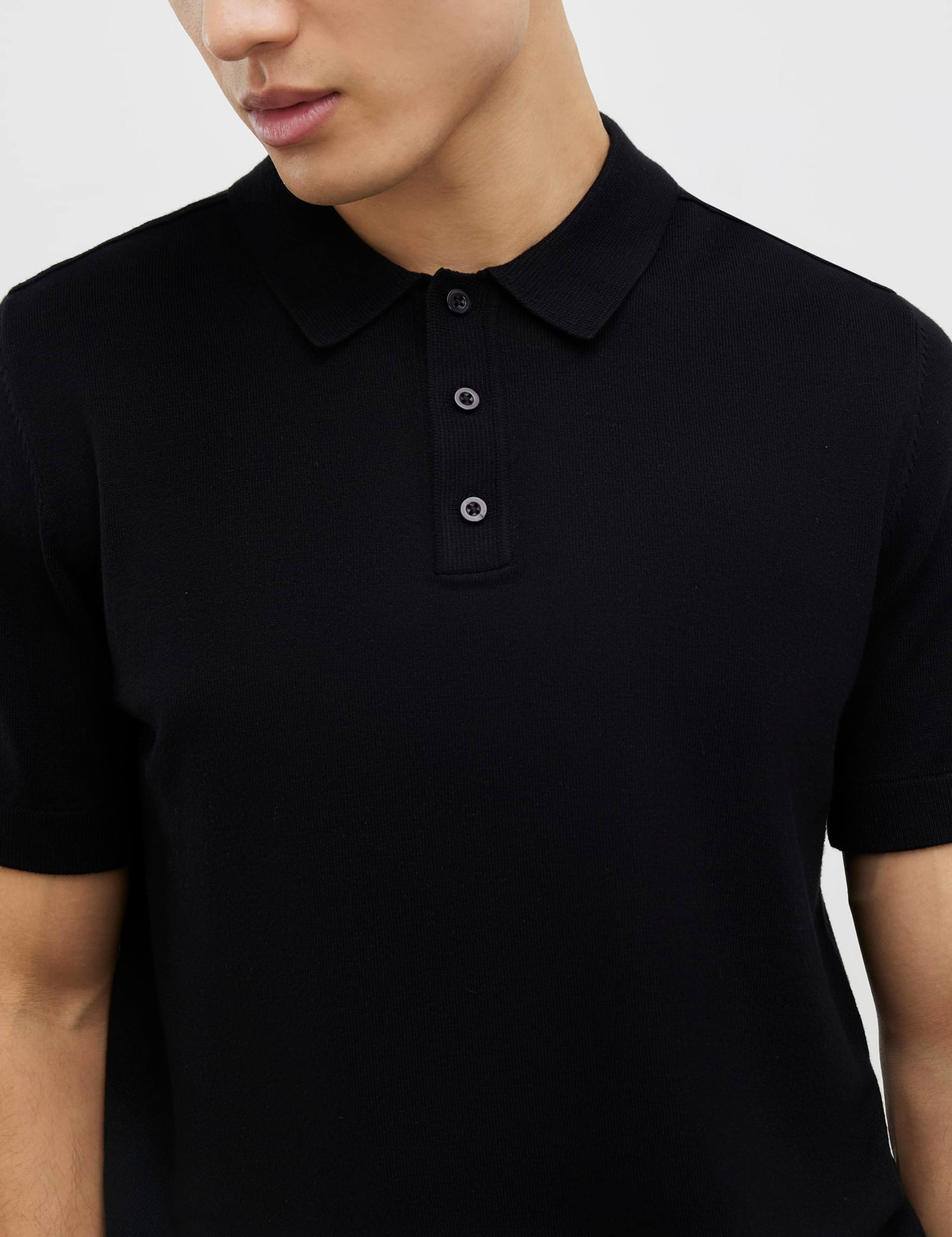 Short Sleeve Collared Neck Knitted Polo Shirt 3 of 6