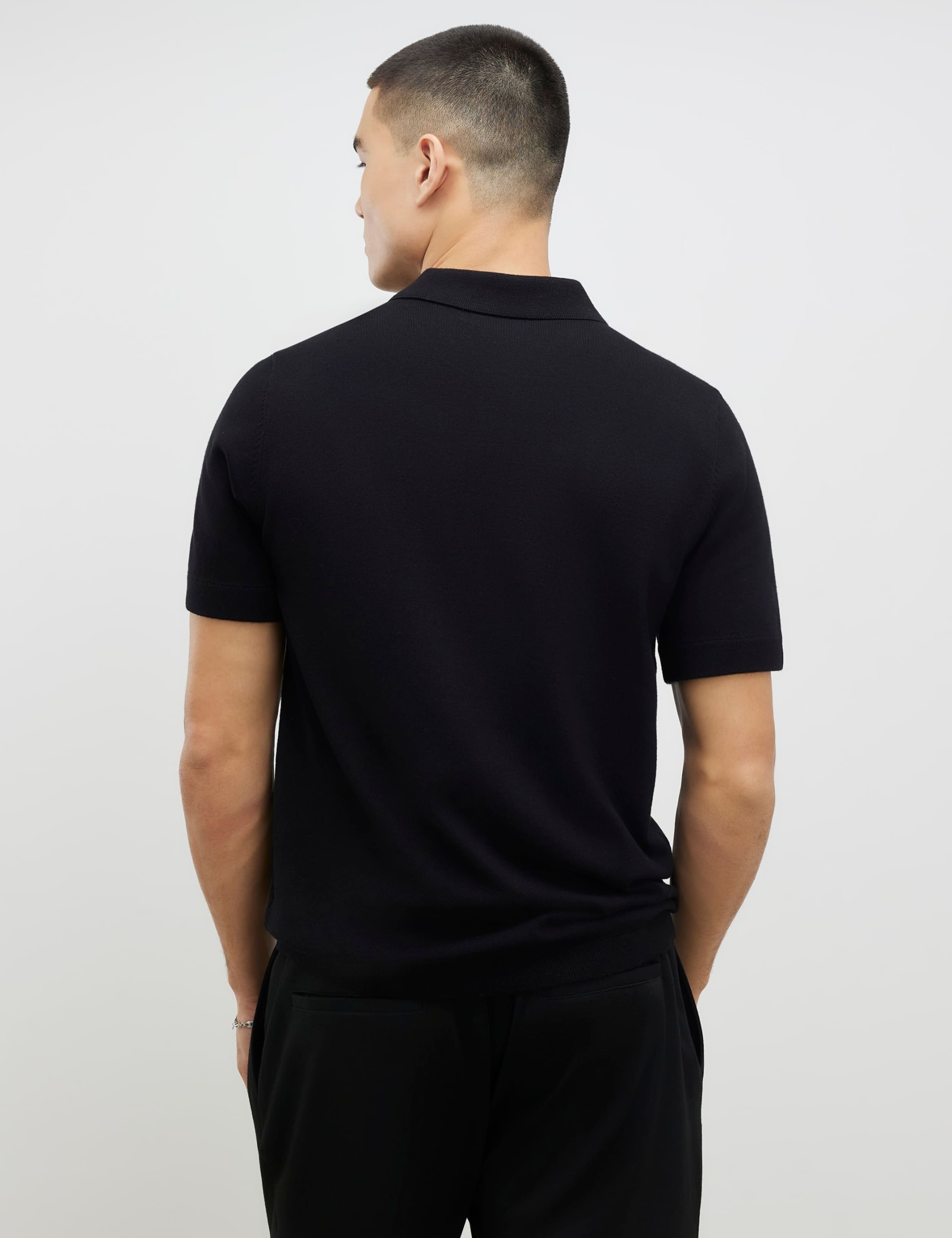 Short Sleeve Collared Neck Knitted Polo Shirt 4 of 6