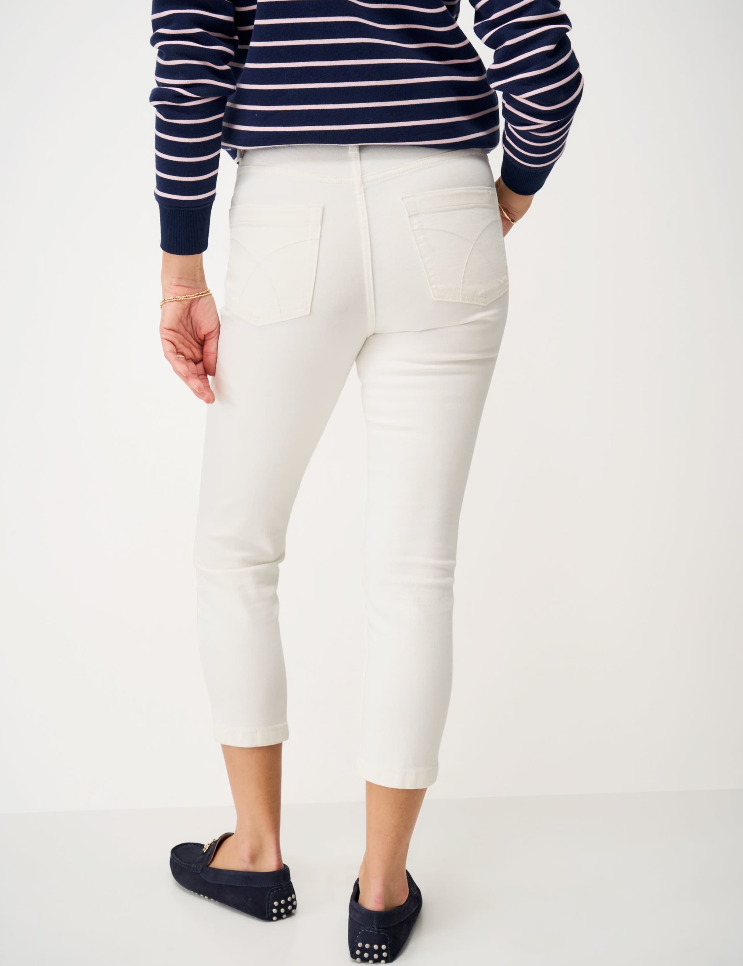 Mid Rise Slim Fit Cropped Jeans 3 of 5