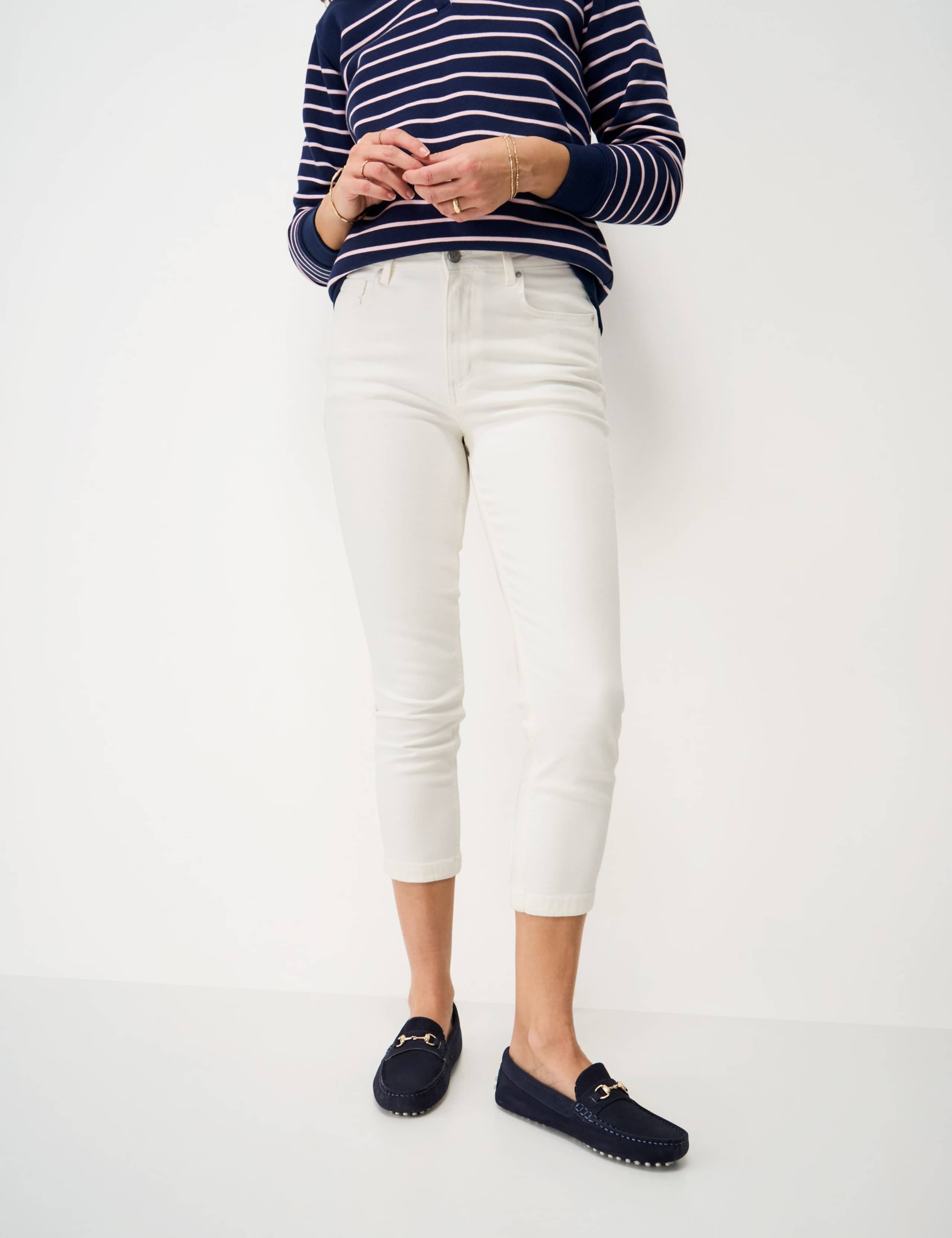 Mid Rise Slim Fit Cropped Jeans 4 of 5
