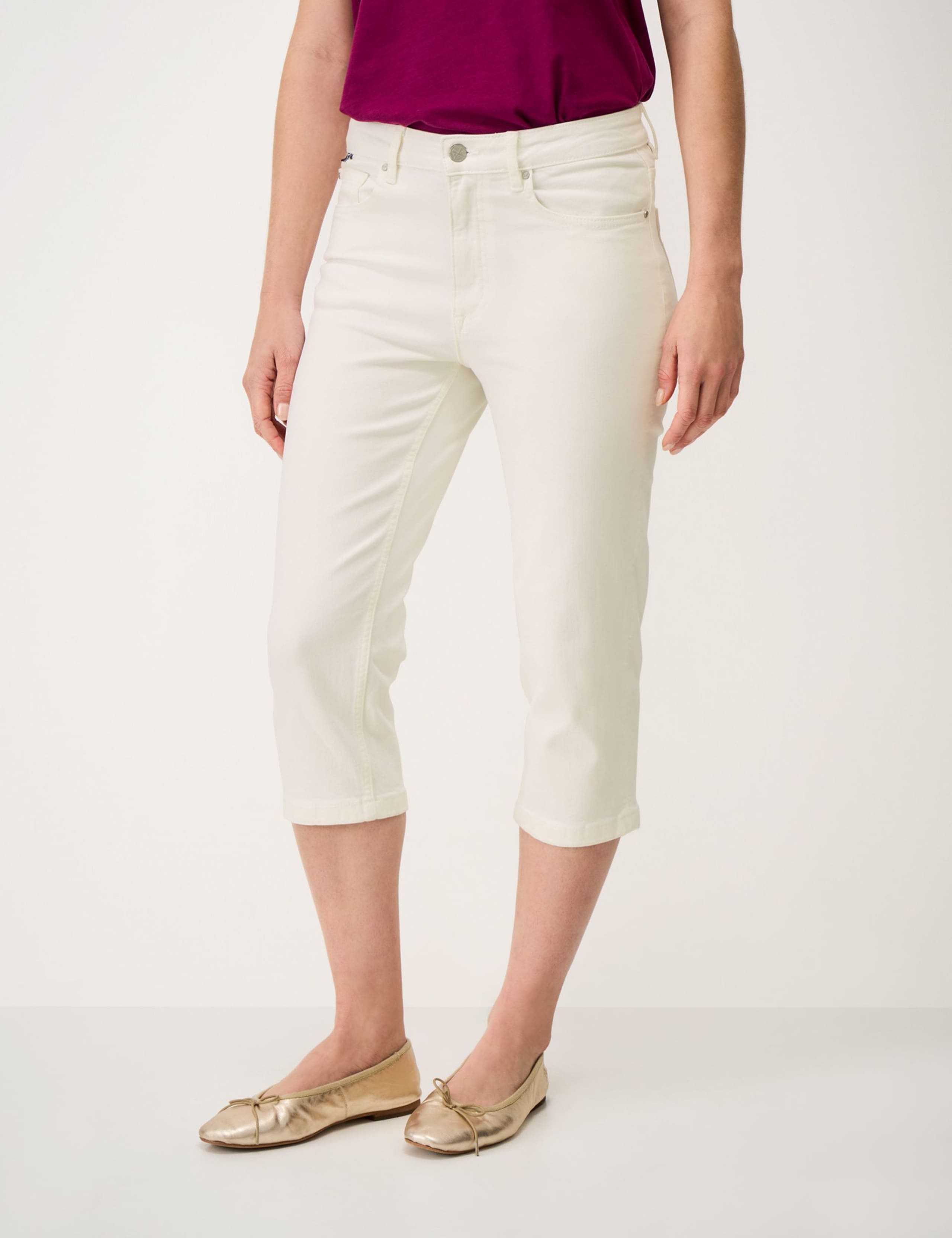 Mid Rise Slim Fit Cropped Jeans 3 of 5