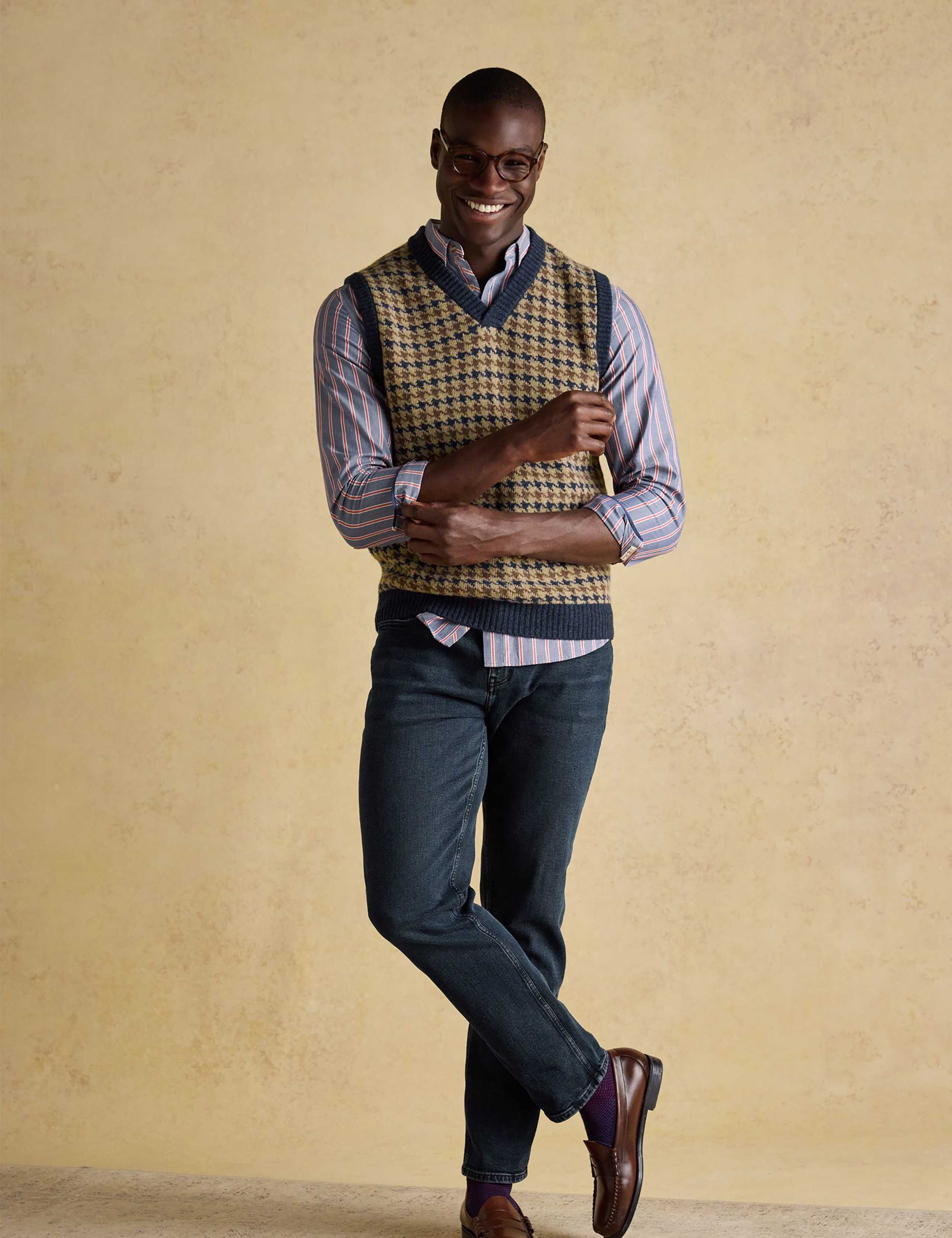 Wool Rich Houndstooth Knitted Vest 3 of 8