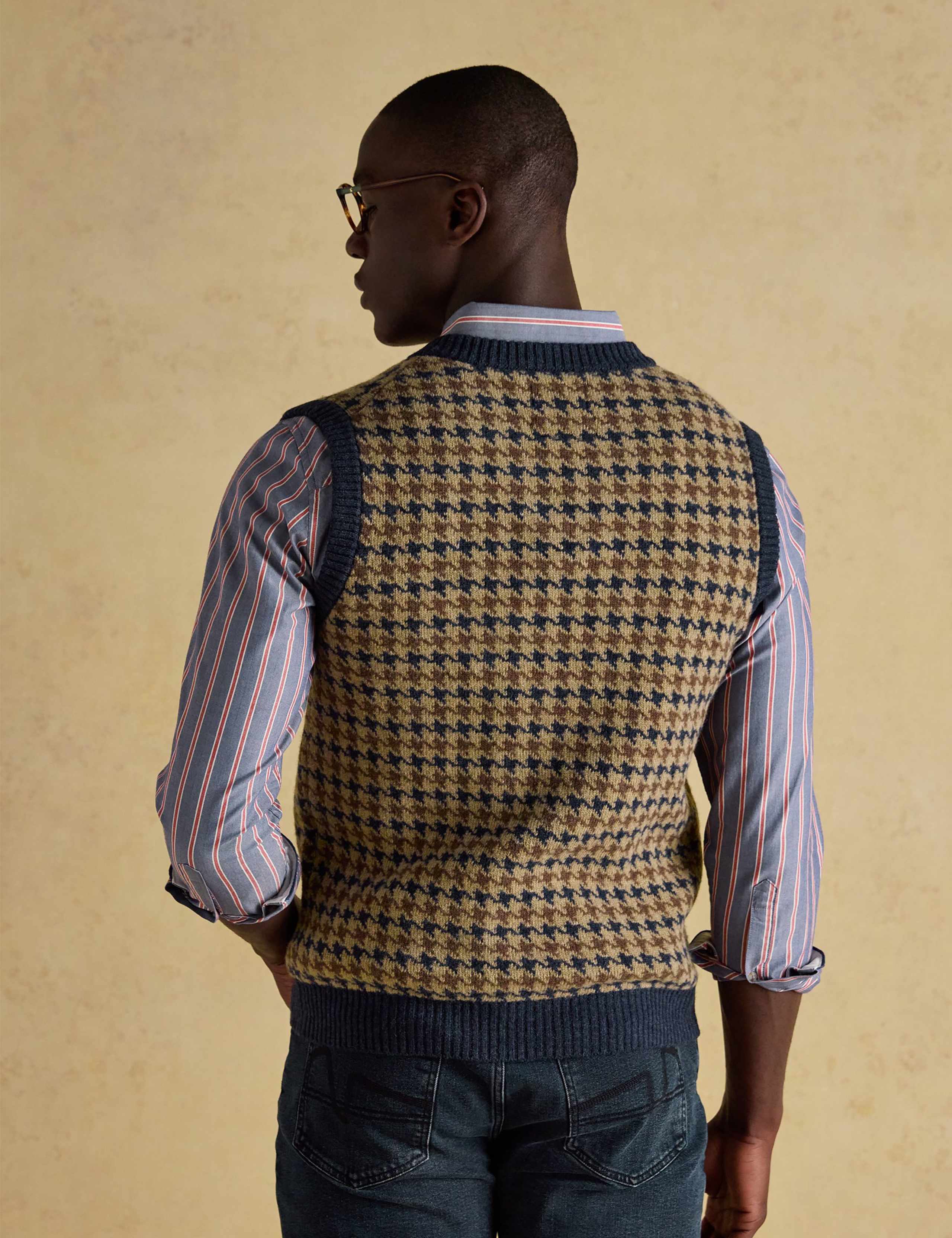 Wool Rich Houndstooth Knitted Vest 6 of 8