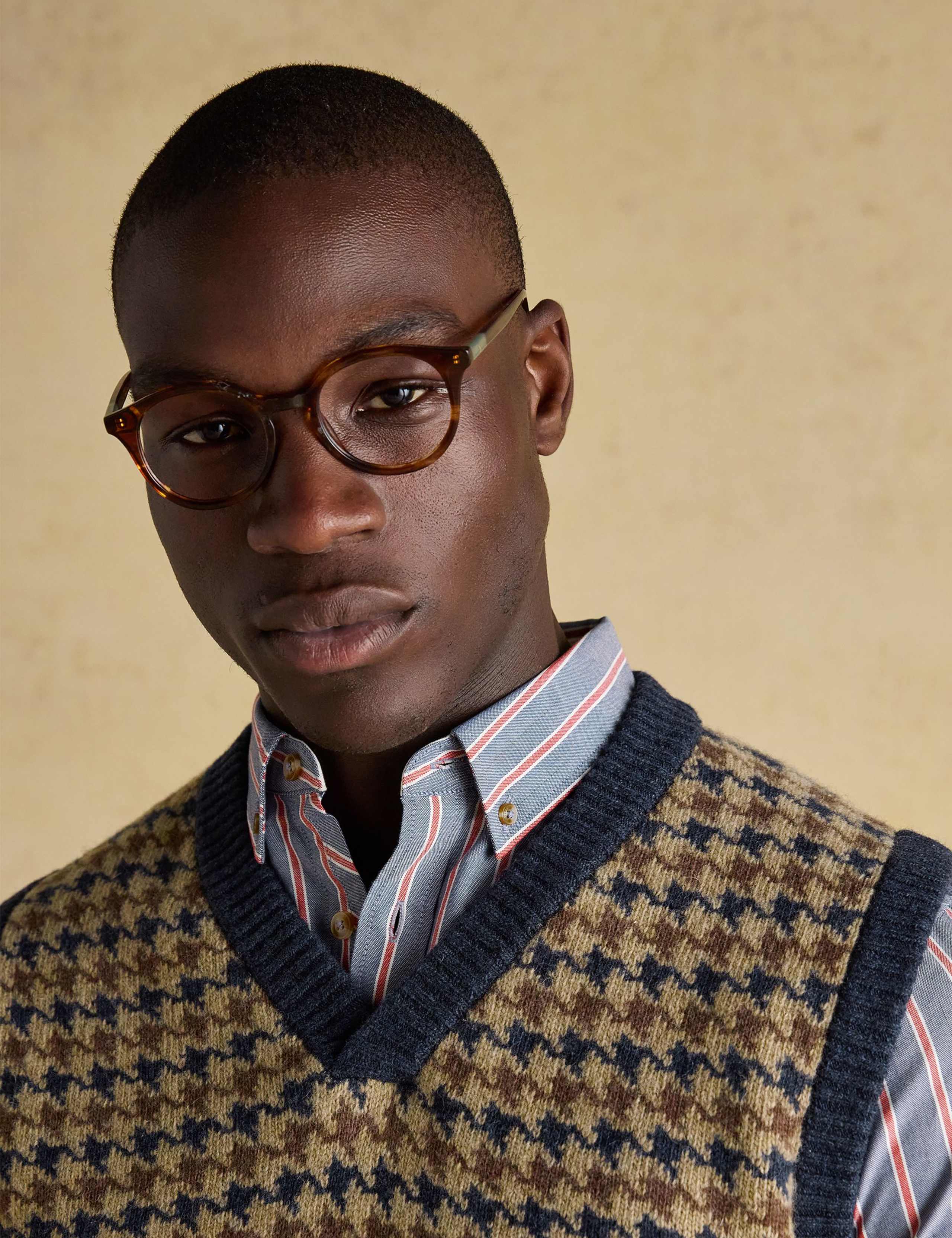 Wool Rich Houndstooth Knitted Vest 7 of 8