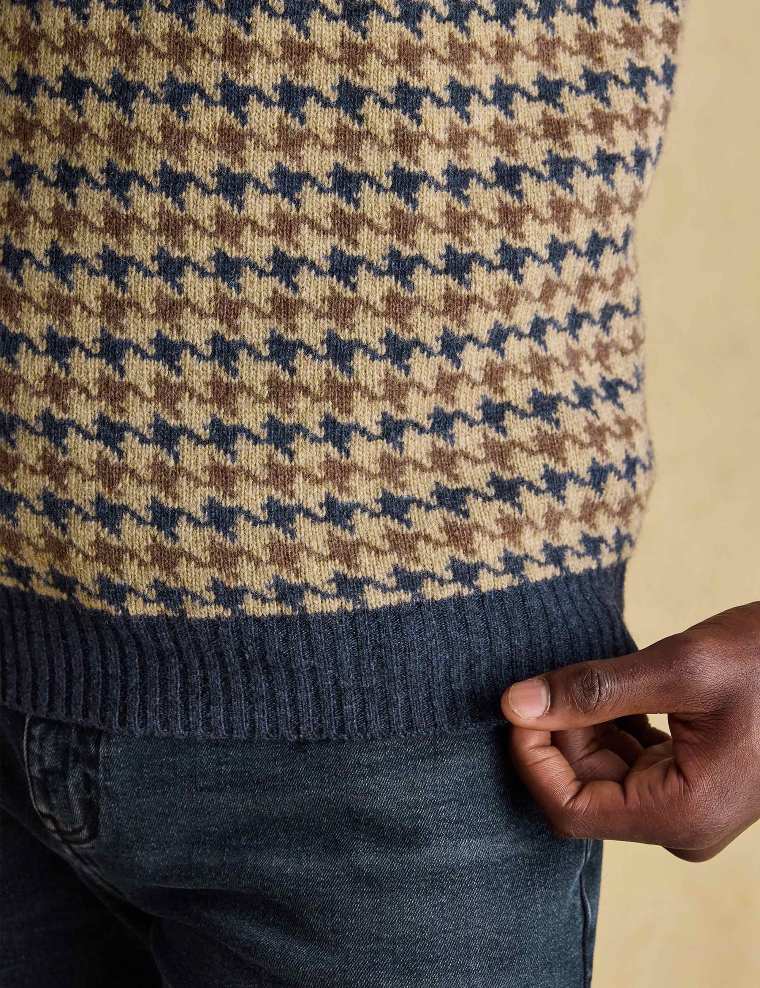 Wool Rich Houndstooth Knitted Vest 8 of 8