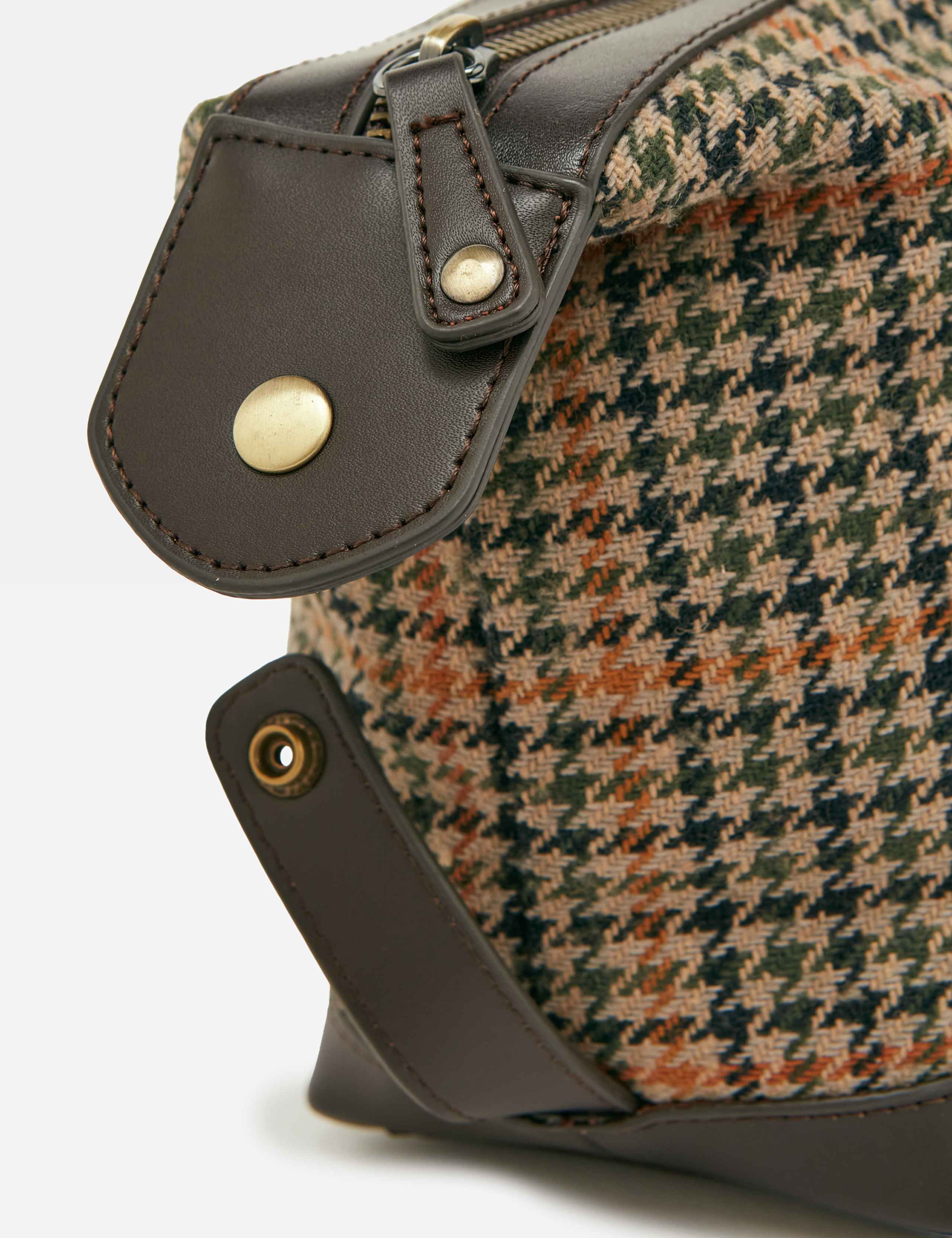 Tweed Washbag 4 of 7