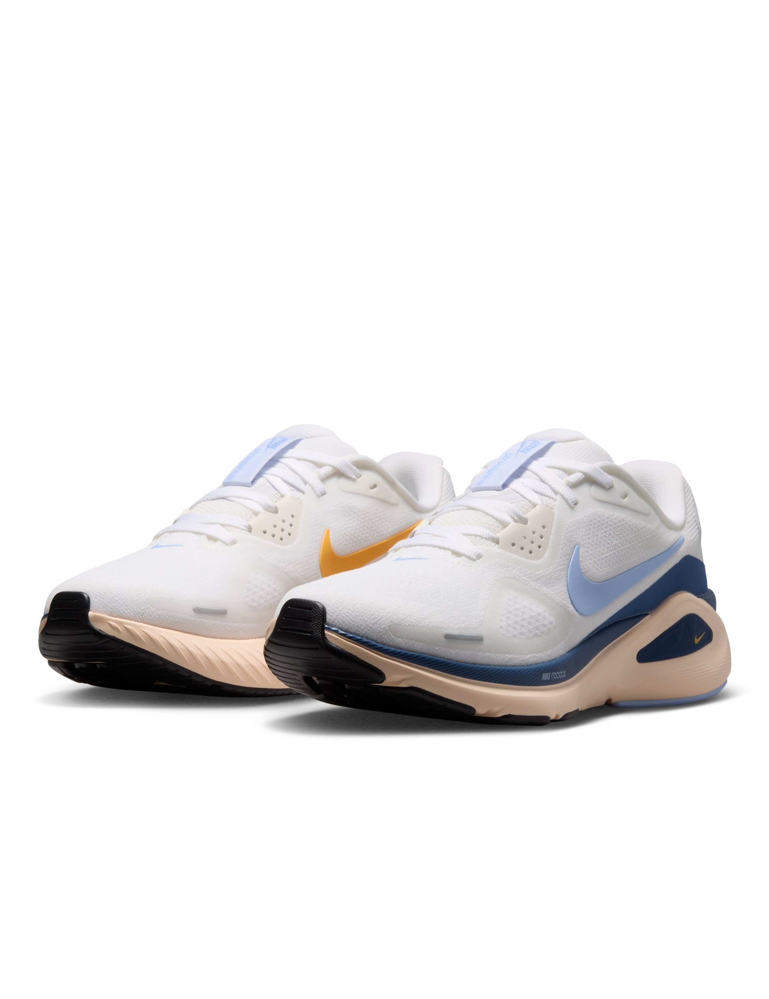 Nike Structure 26 Trainers 2 of 6