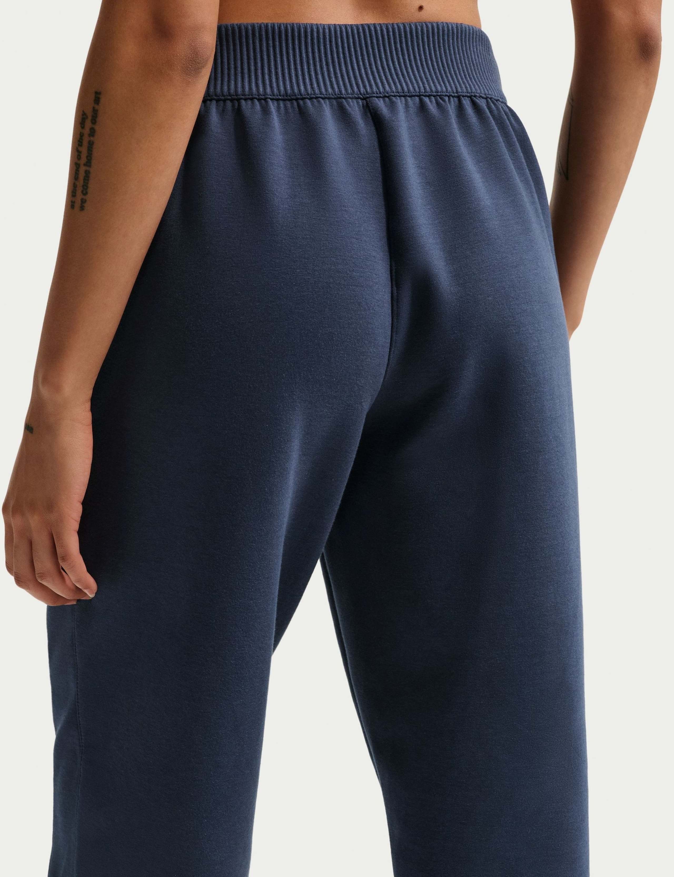 24.7 Impossibly Soft Dri-FIT Joggers 3 of 5