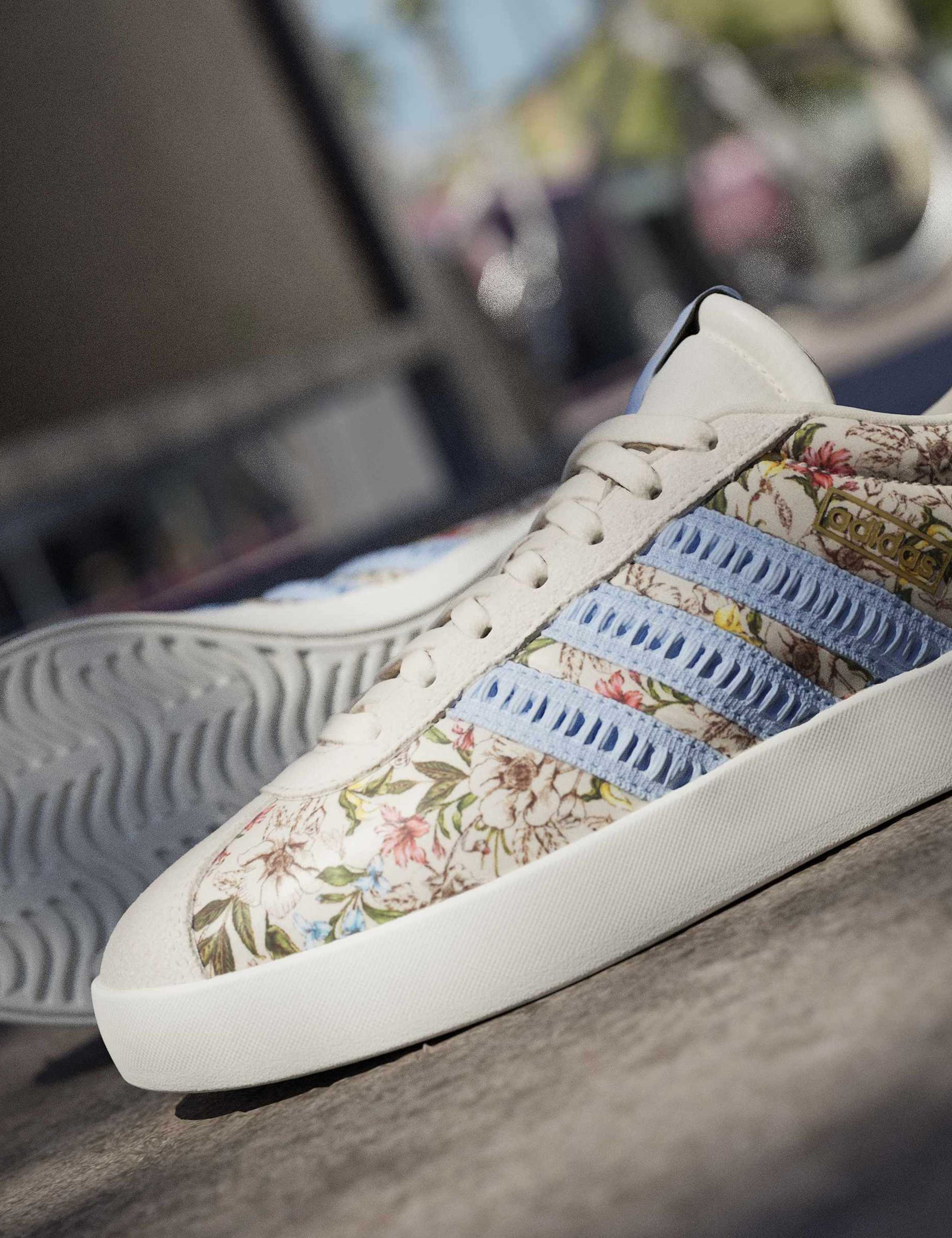 VL Court 3.0 Suede Floral Trainers 12 of 12