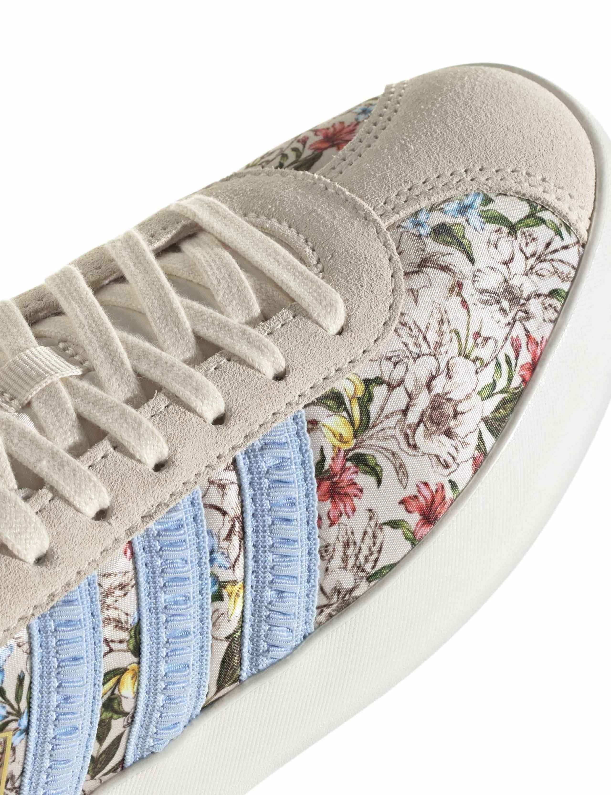 VL Court 3.0 Suede Floral Trainers 5 of 8