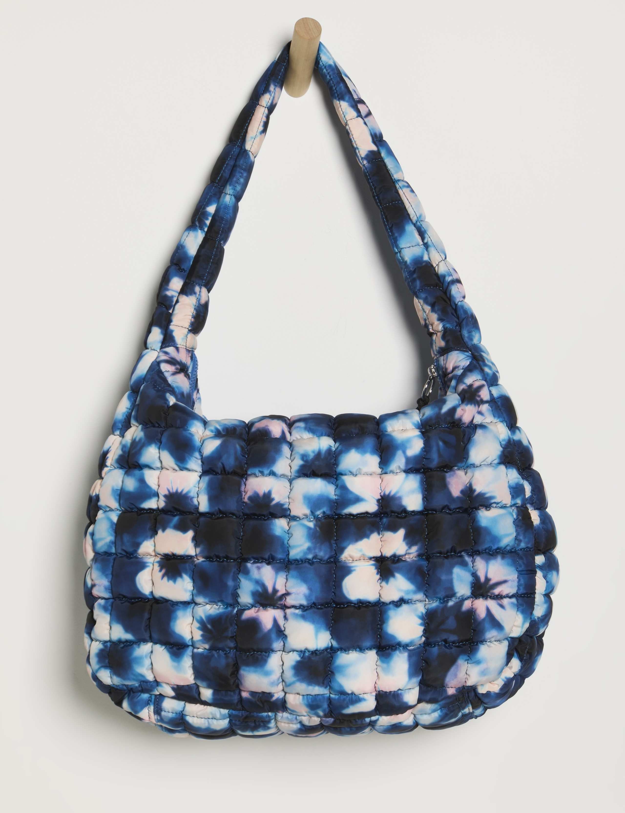 Printed Zip Pocket Carryall Bag 2 of 5