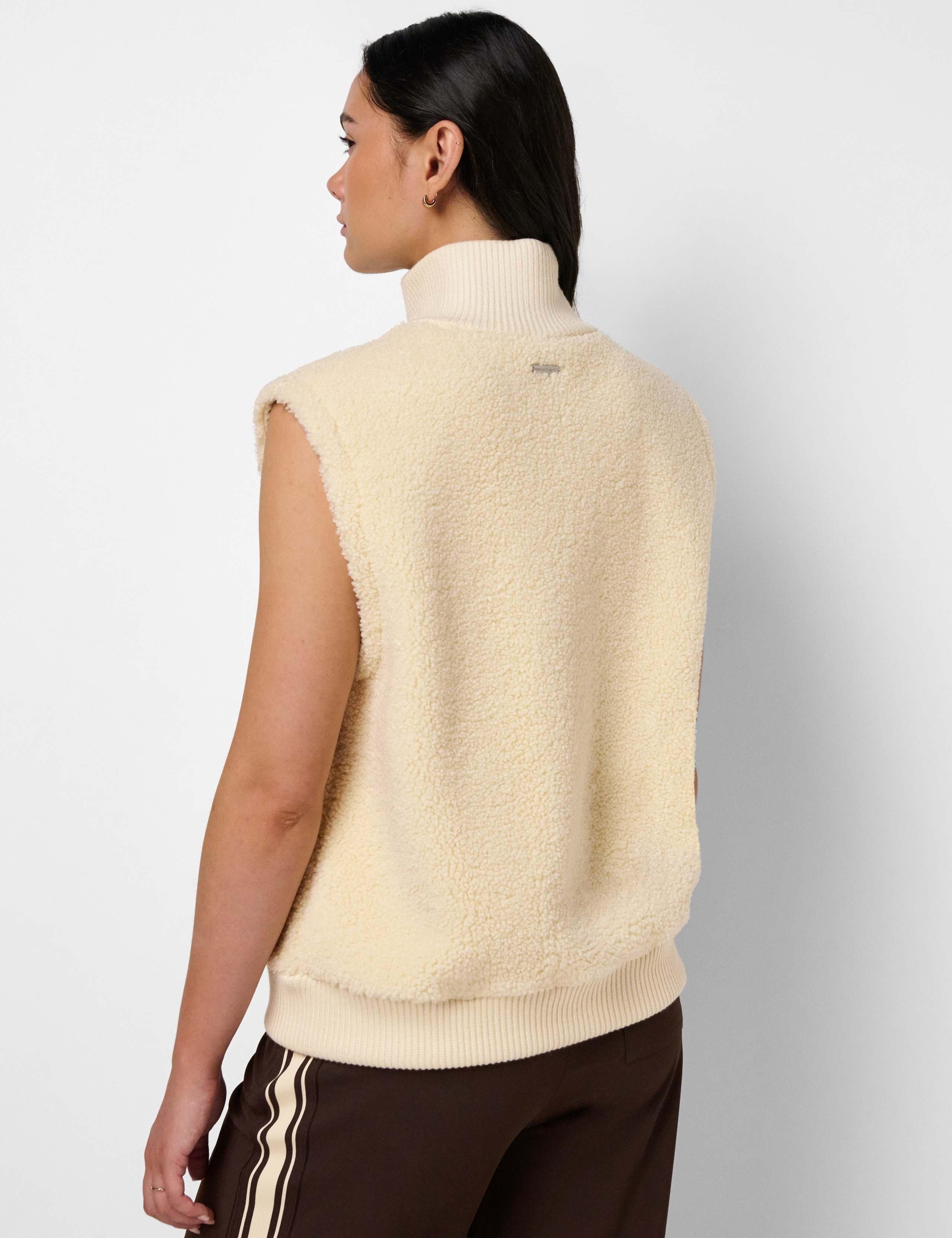 Plush Fleece Ribbed Gilet 4 of 8