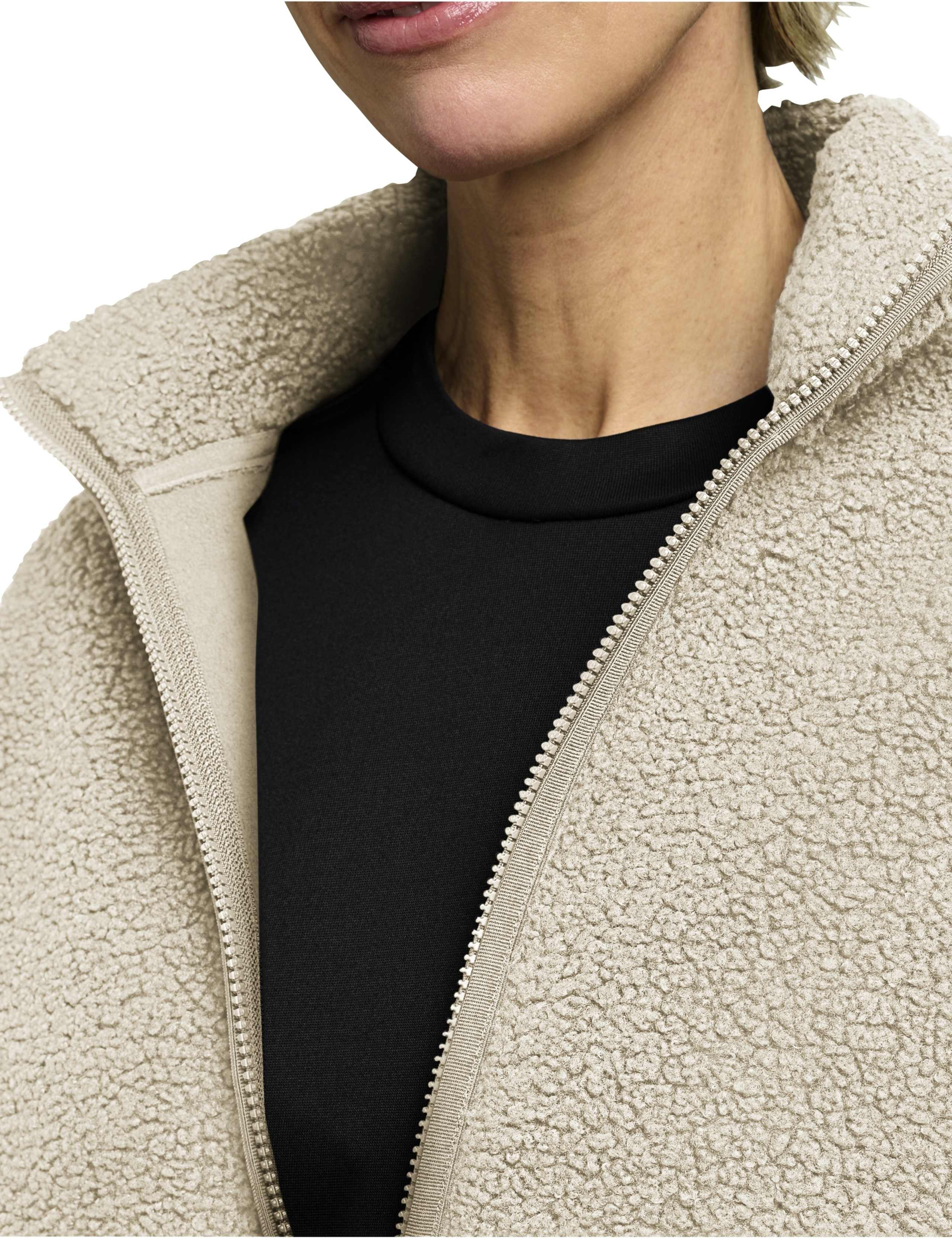 High Curl Relaxed Gilet 5 of 7