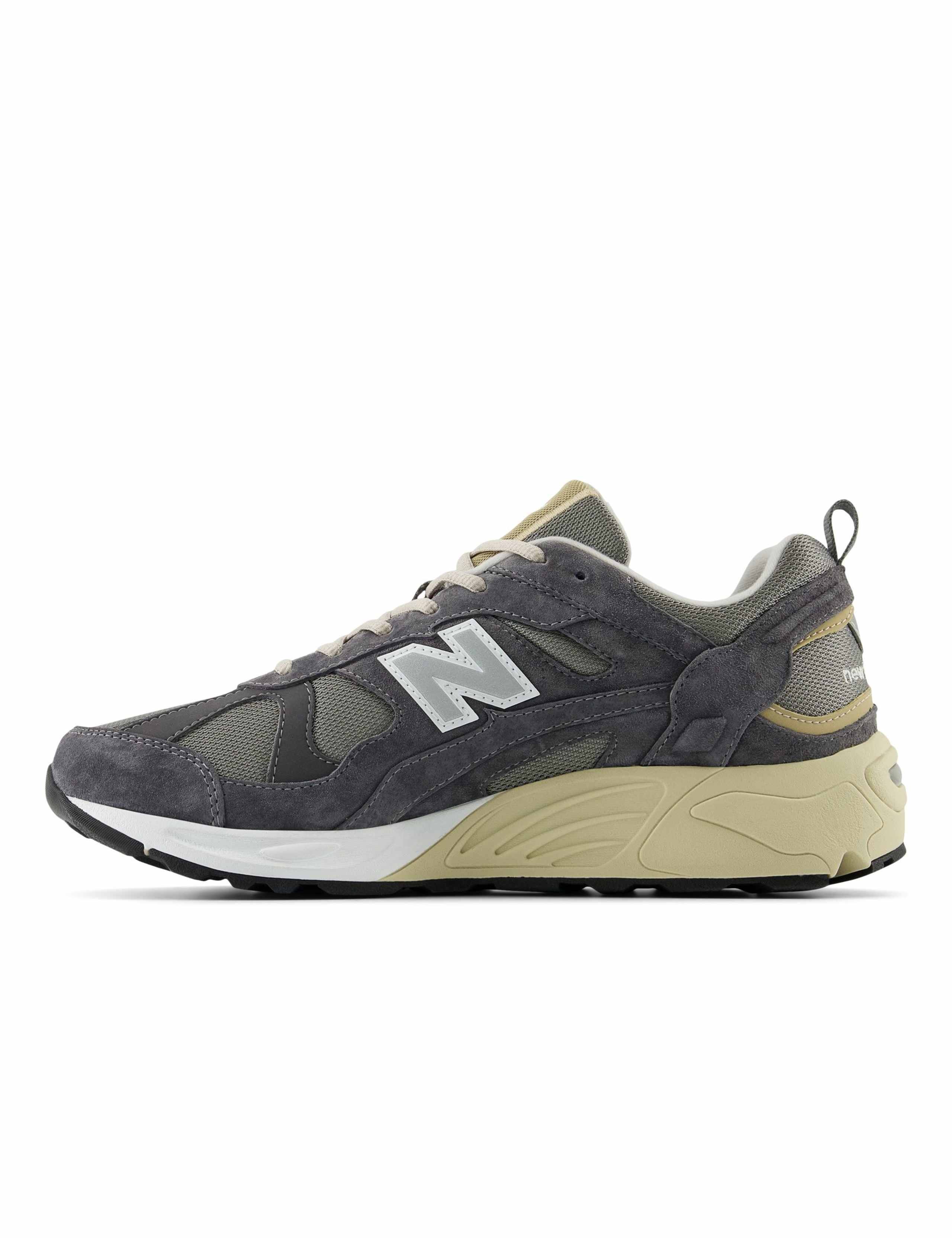878 Trainers 2 of 5