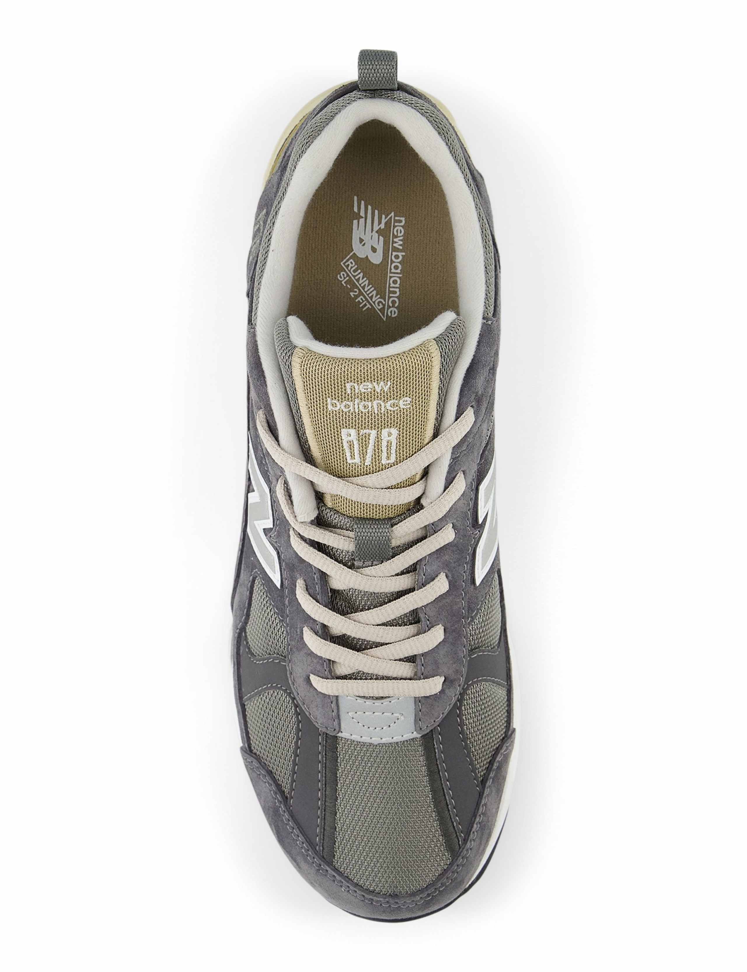 878 Trainers 4 of 5