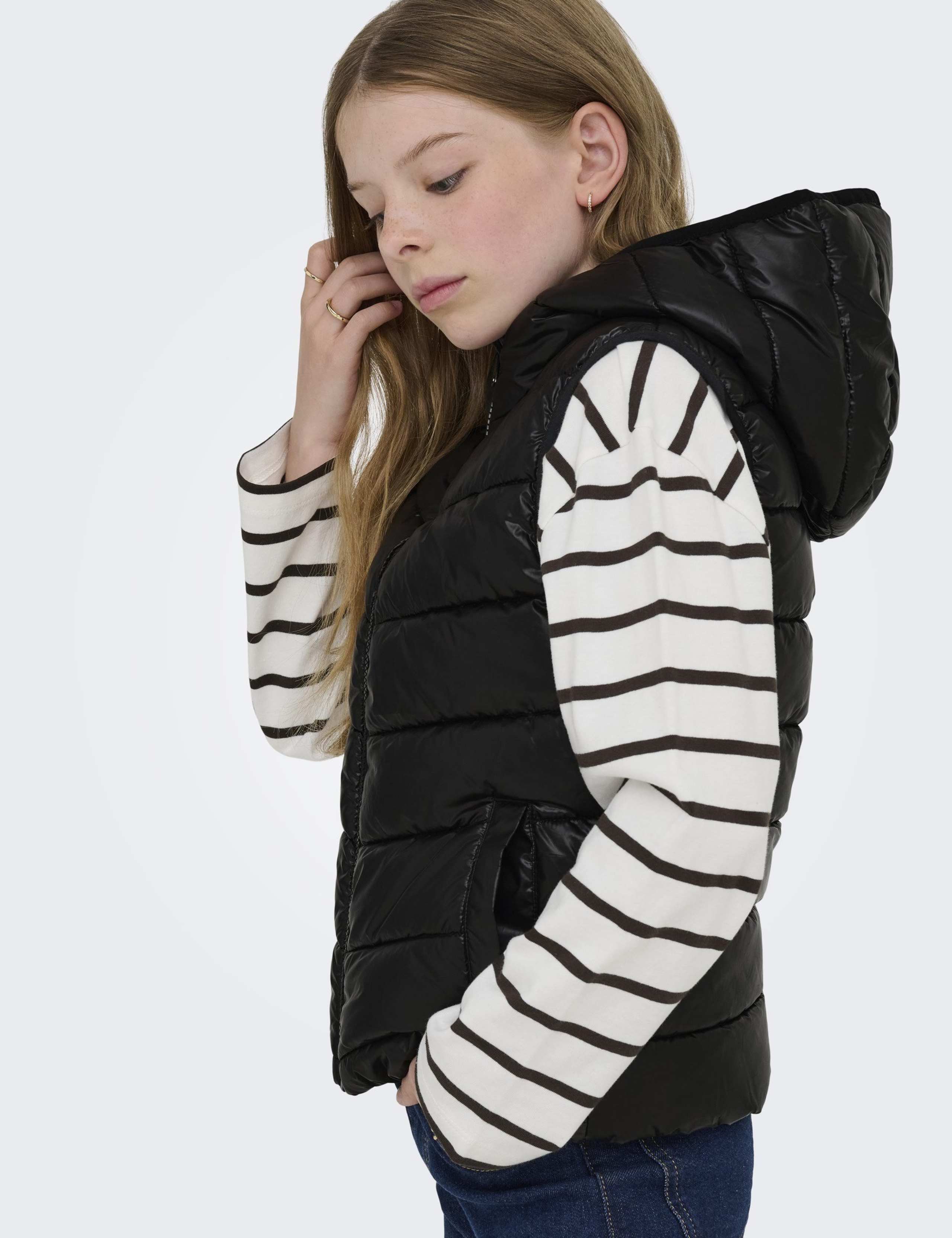 Lightweight Quilted Hooded Gilet (8-13 Yrs) 3 of 5